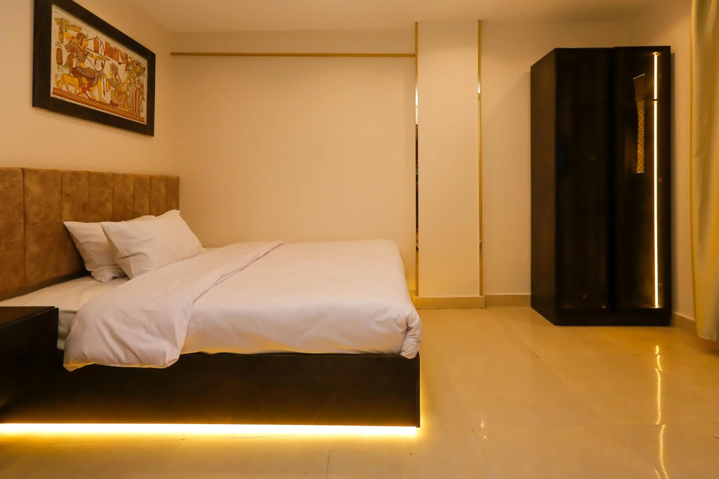 Bedroom, Bed in Crowne Pyramids View inn