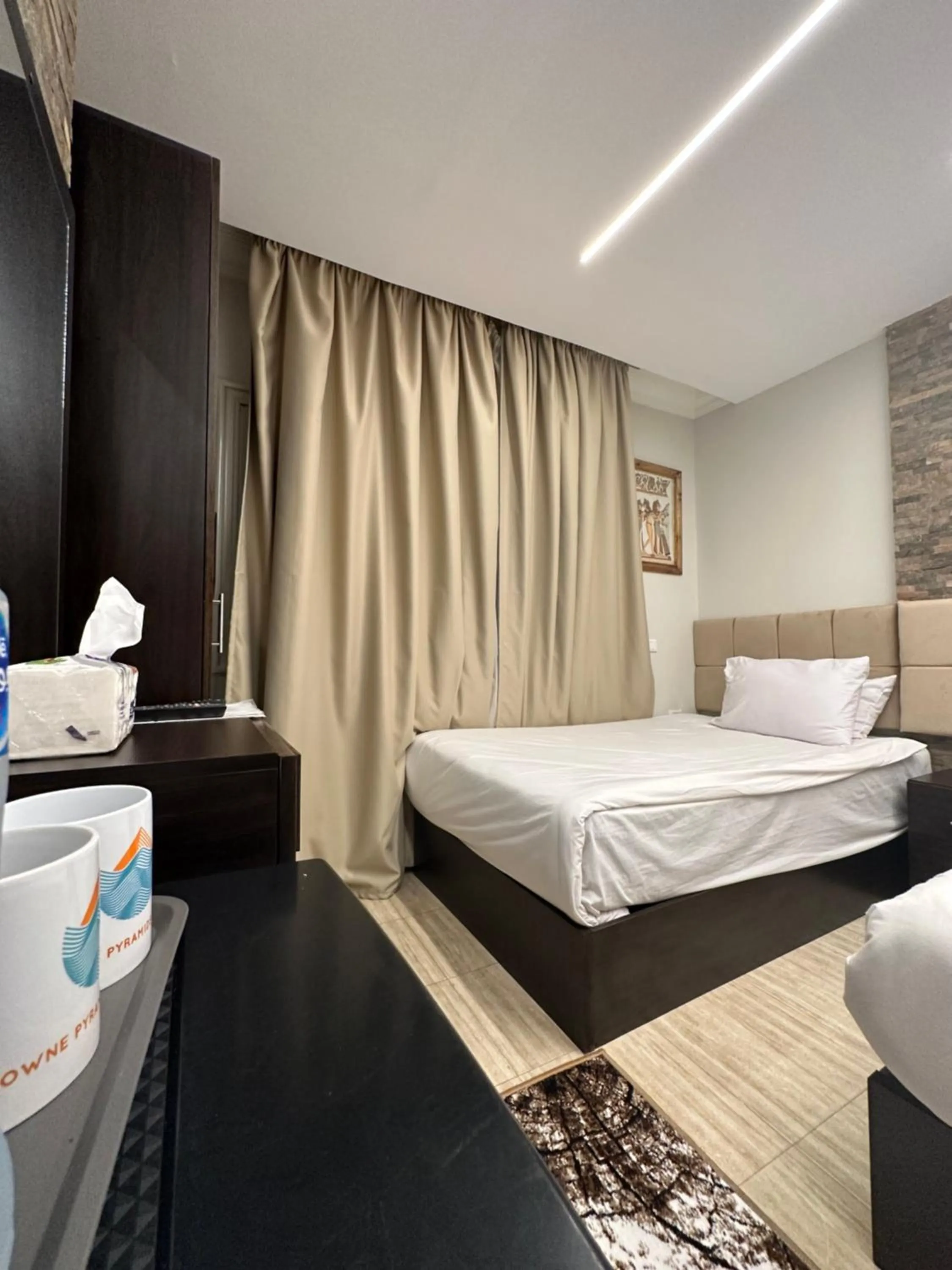 Bed in Crowne Pyramids View inn