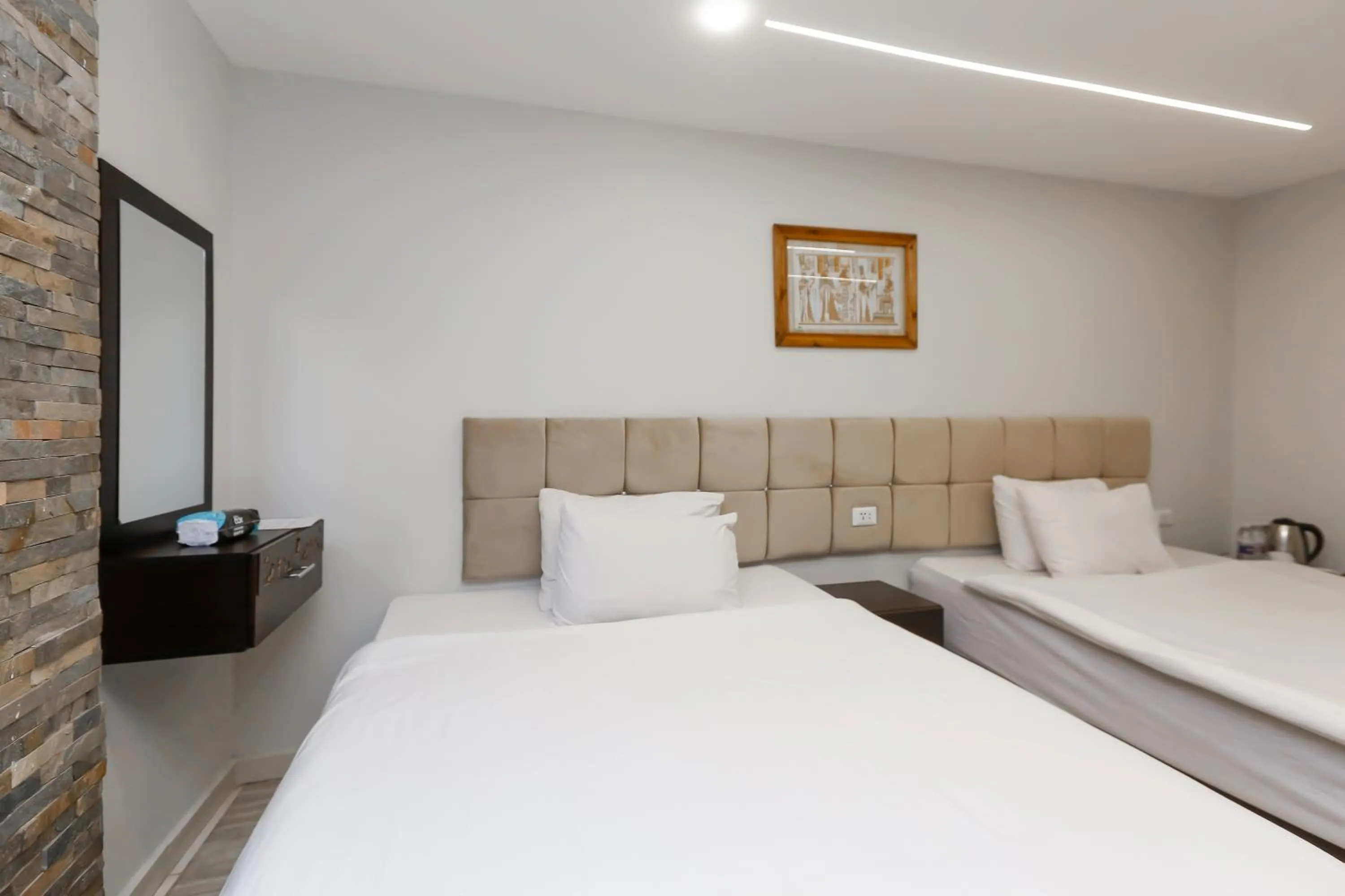 Bedroom, Bed in Crowne Pyramids View inn