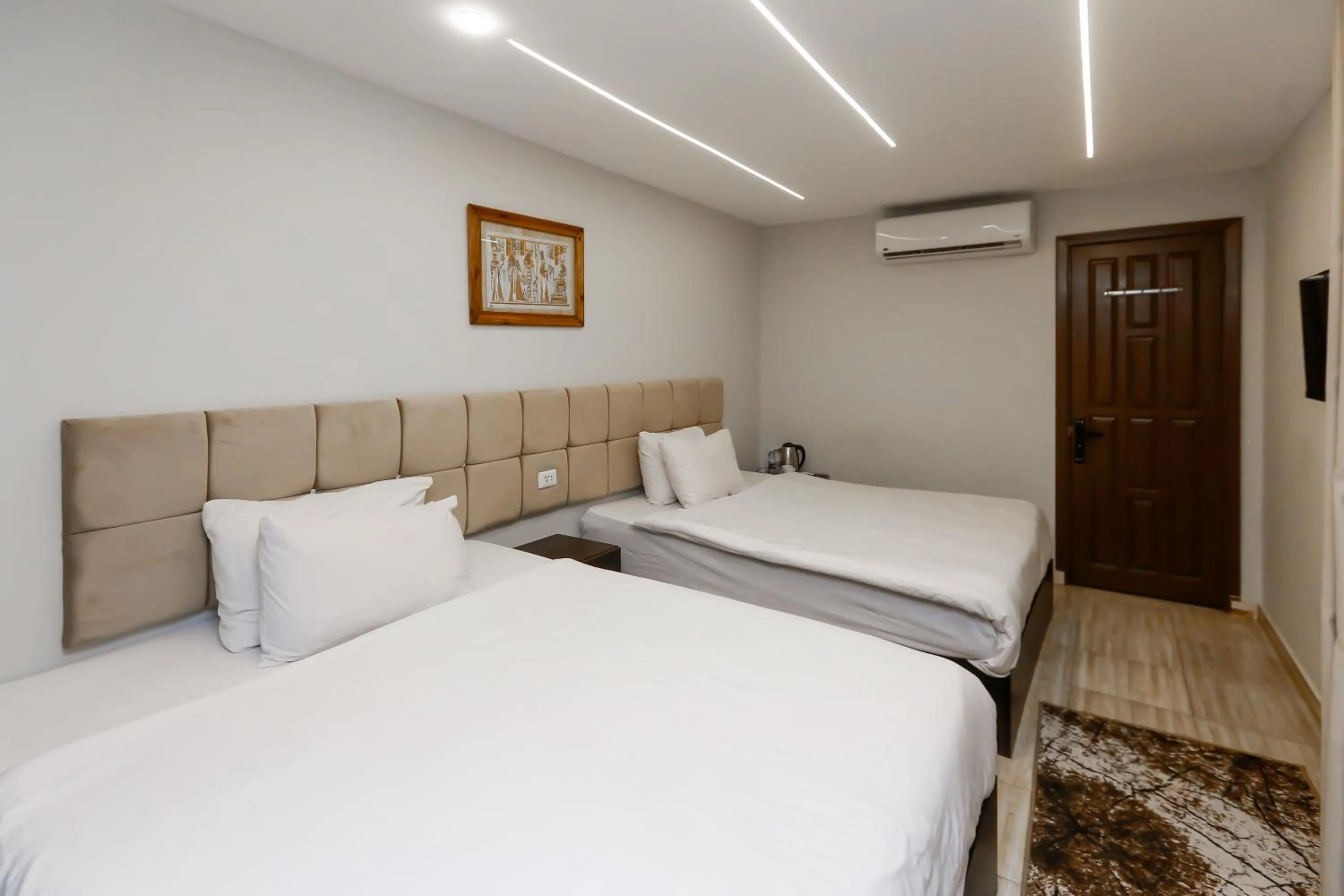 Bedroom, Bed in Crowne Pyramids View inn