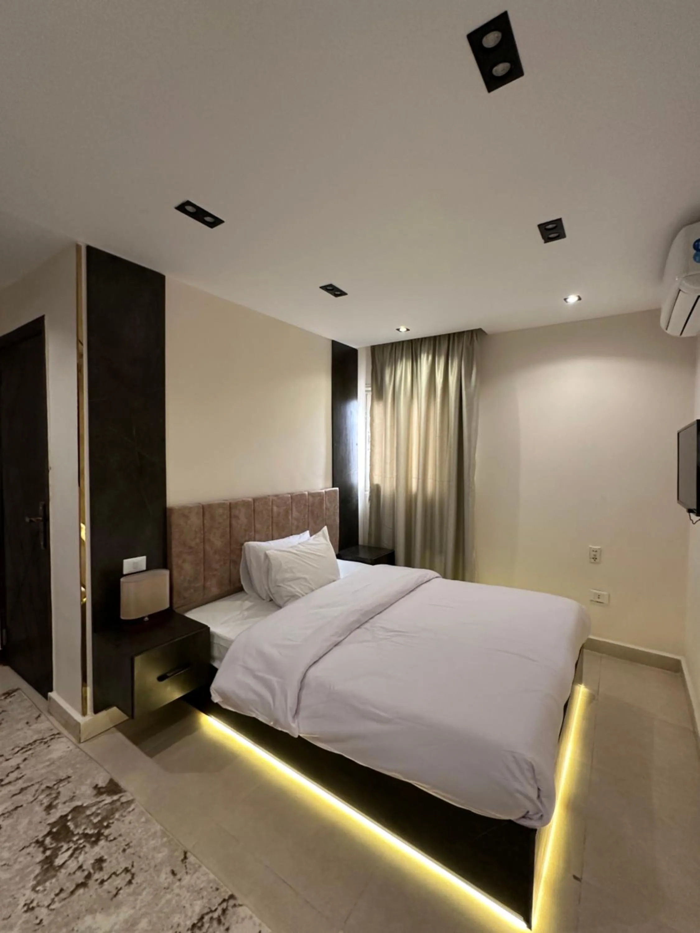 Bed in Crowne Pyramids View inn