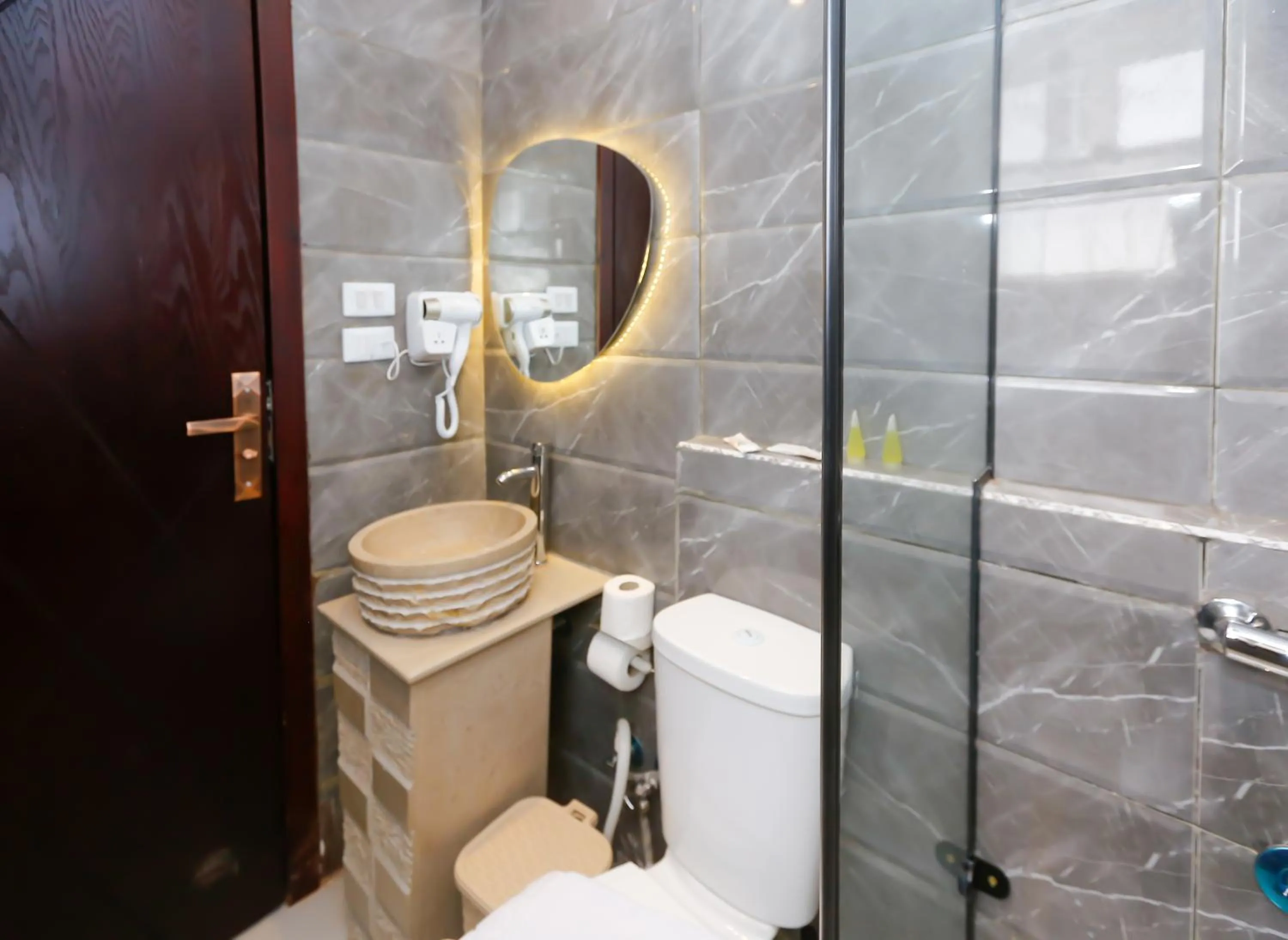 Bathroom in Crowne Pyramids View inn