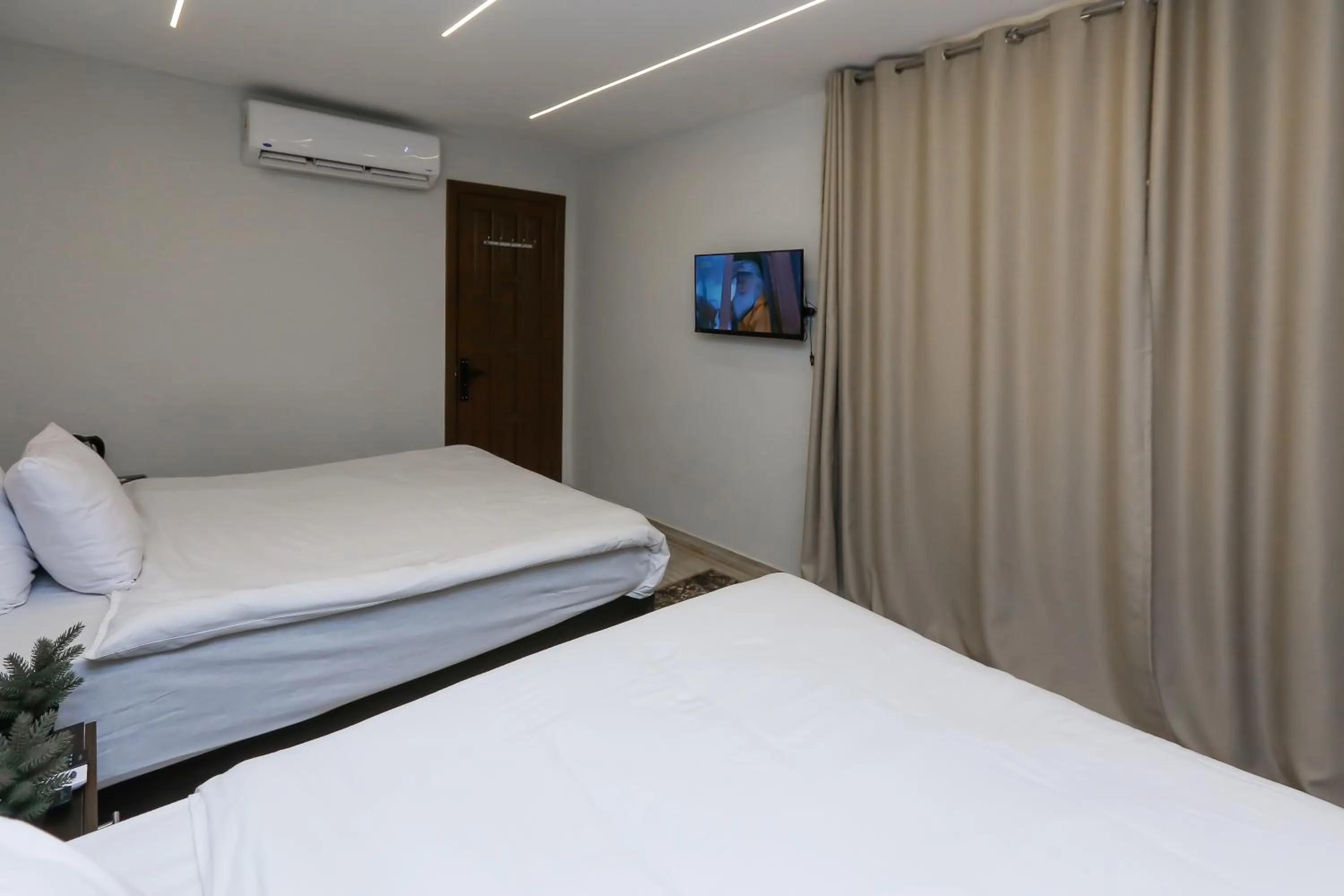 TV and multimedia, Bed in Crowne Pyramids View inn