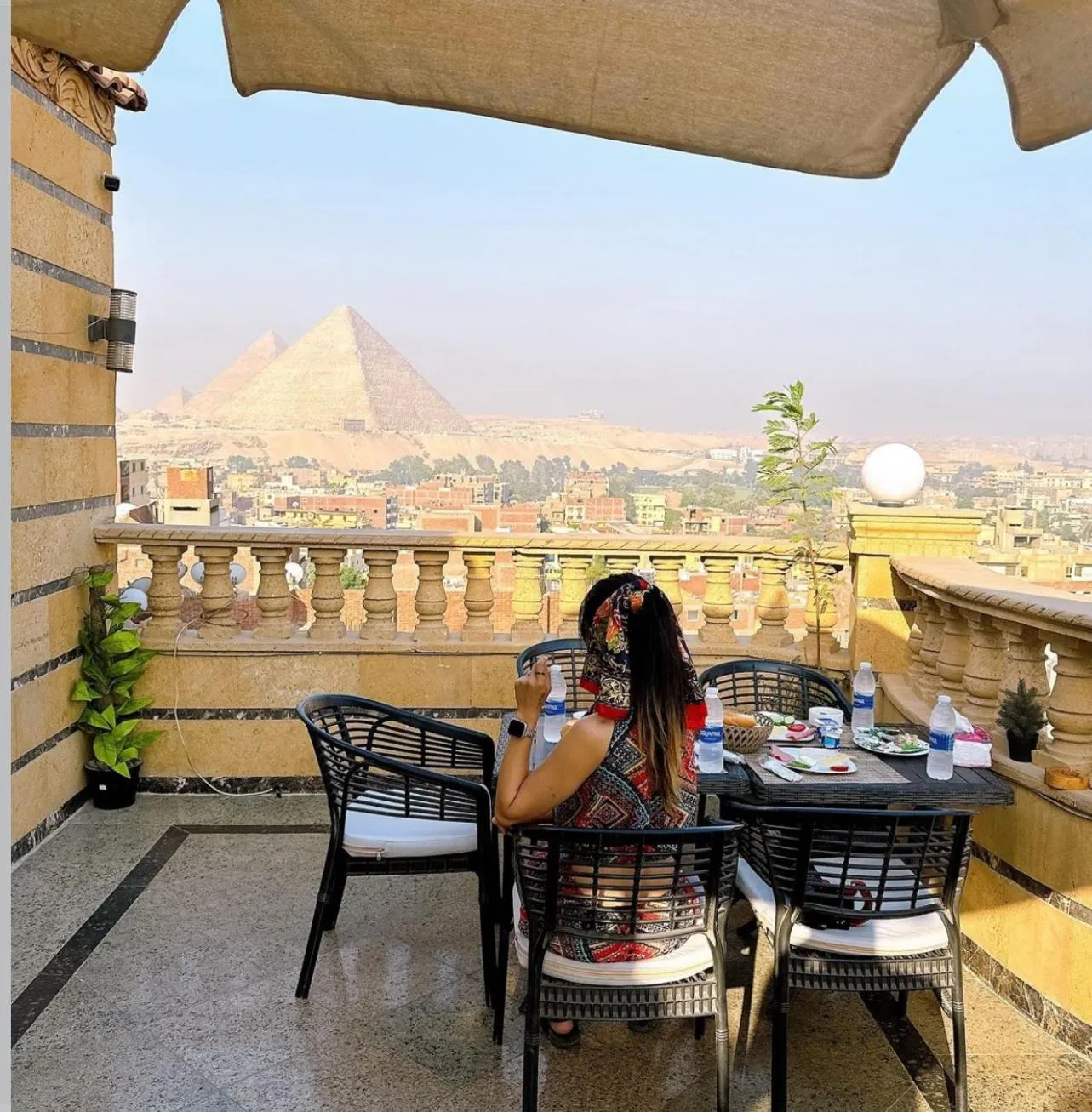 Patio in Crowne Pyramids View inn