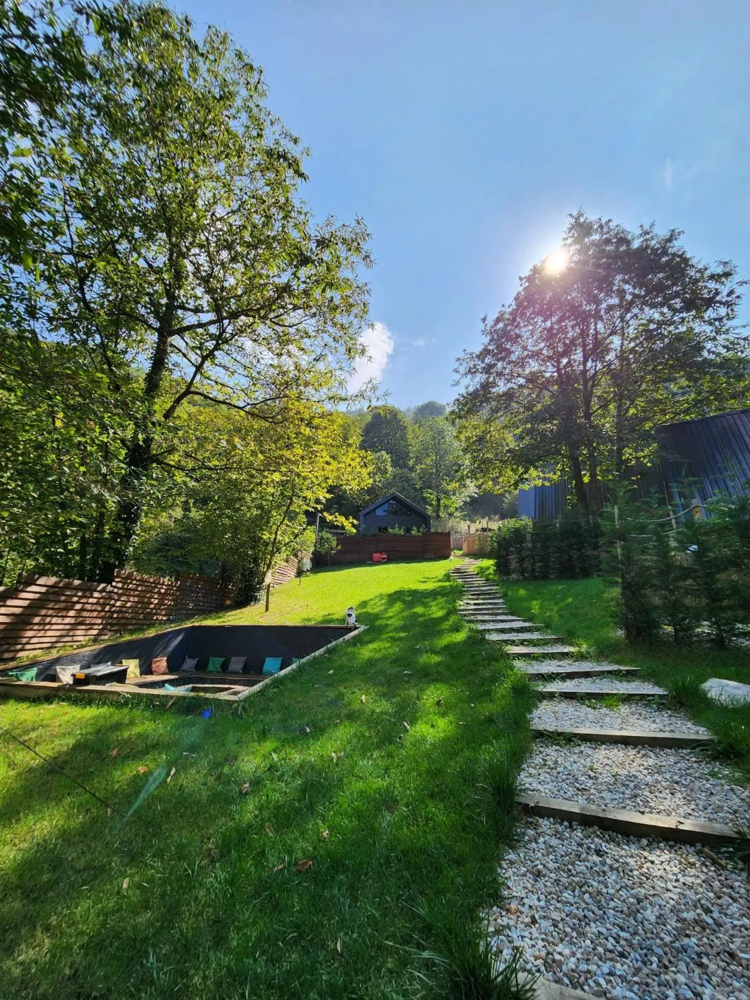 Inner courtyard view in Loca Sapanca Bungalov