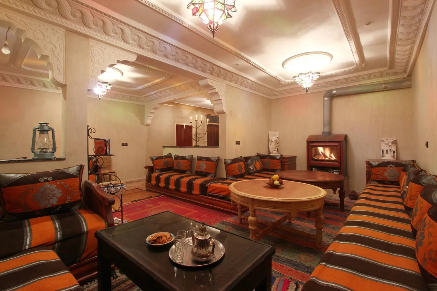 Restaurant/places to eat in Dar Adrar