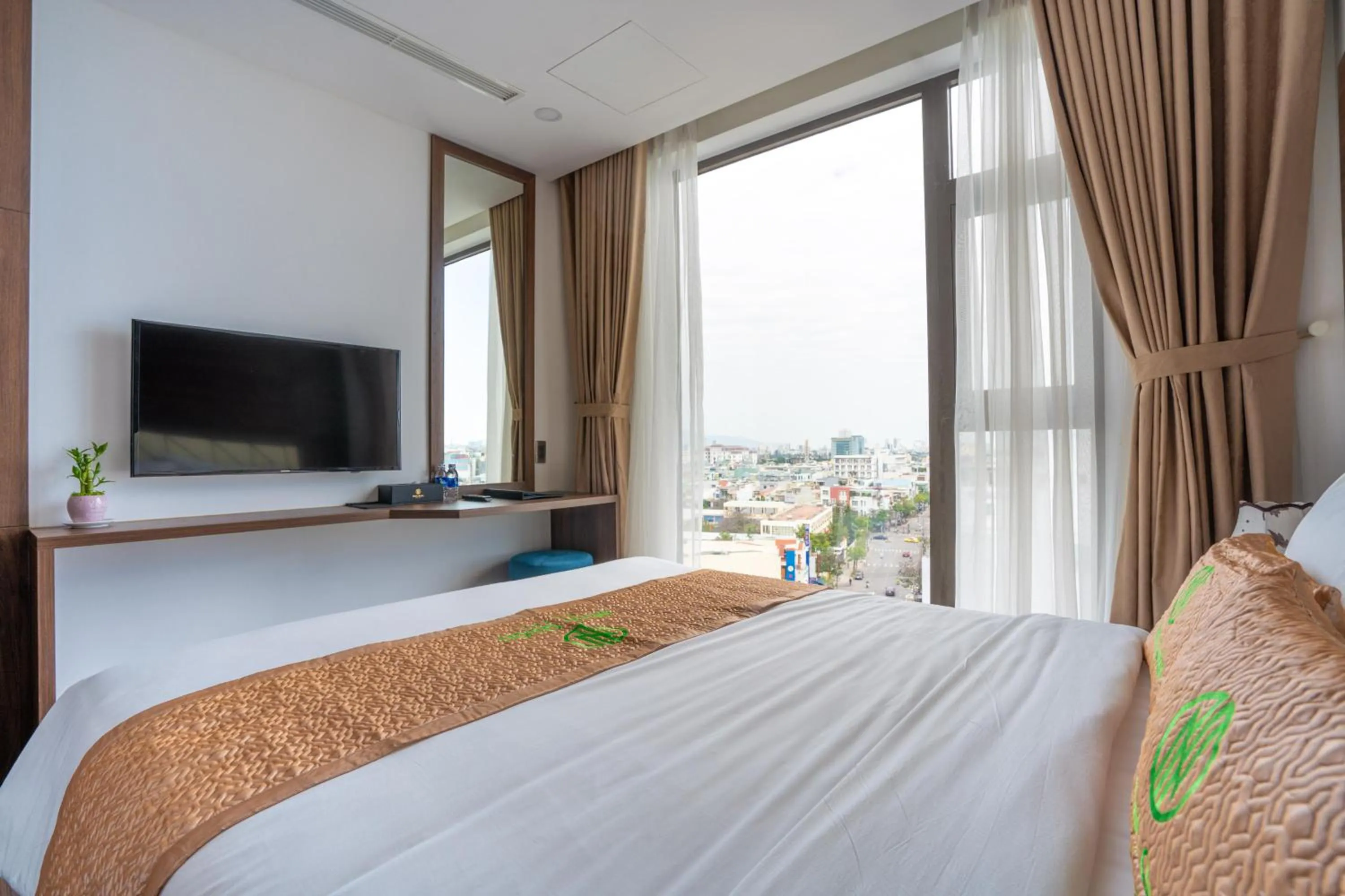 Bed in Minh Quan Hotel - Da Nang Center By HOS