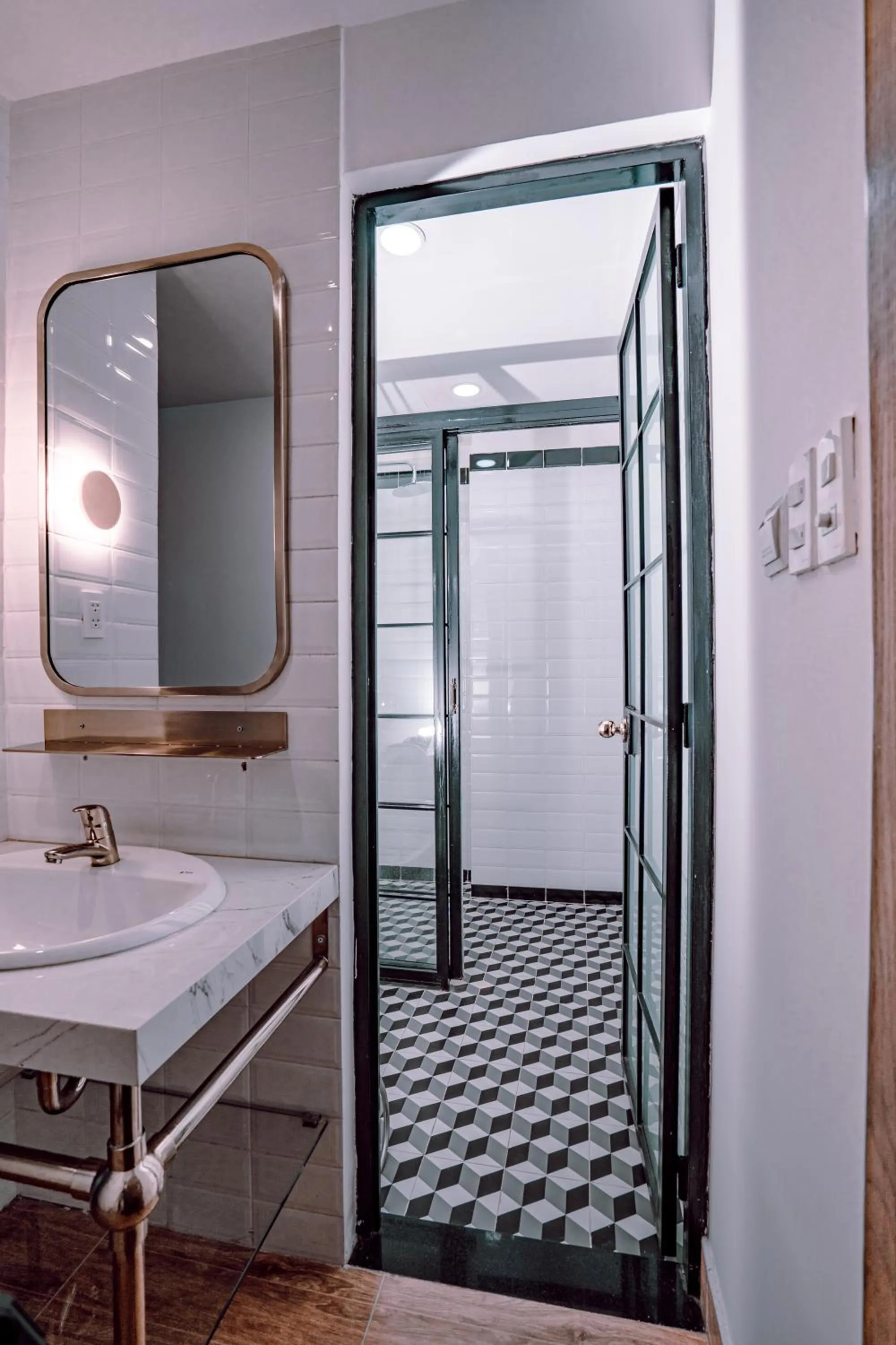 Shower, Bed in Mint Hotel Bui Vien Q1