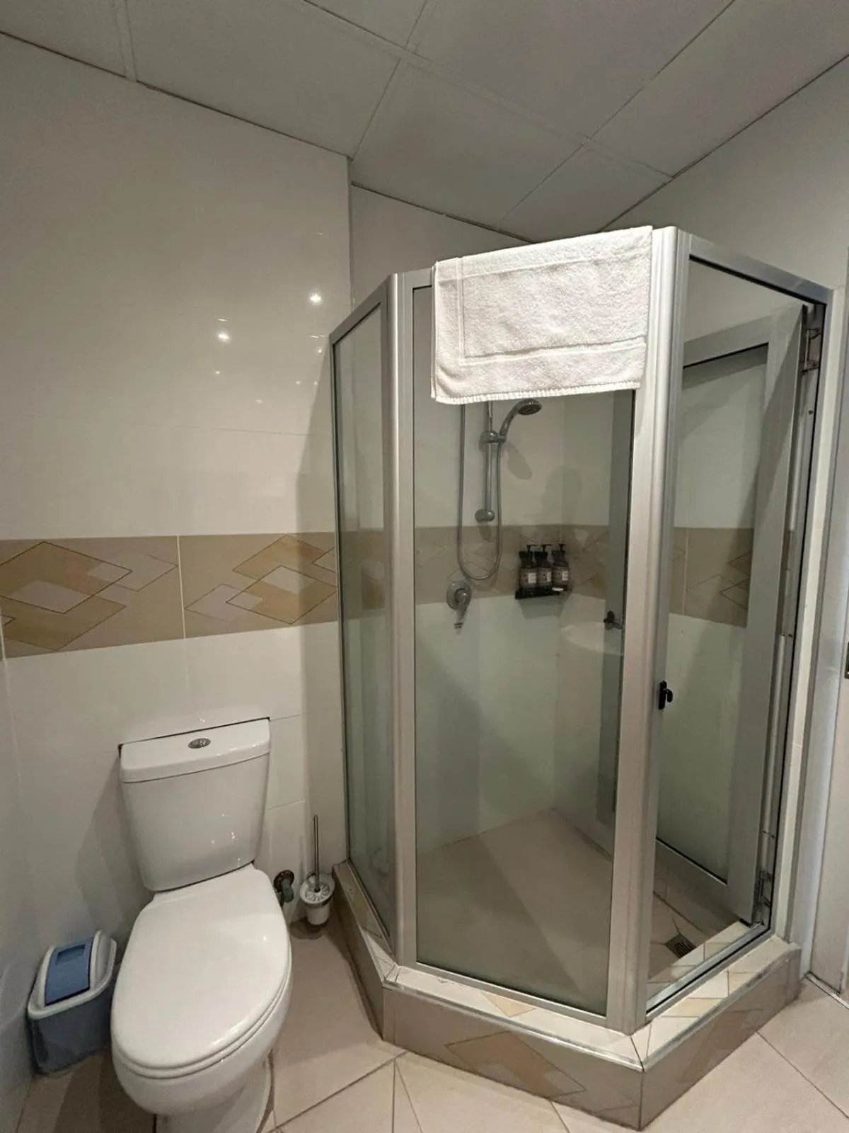 Bathroom in Smugglers Cove Beach Resort & Hotel