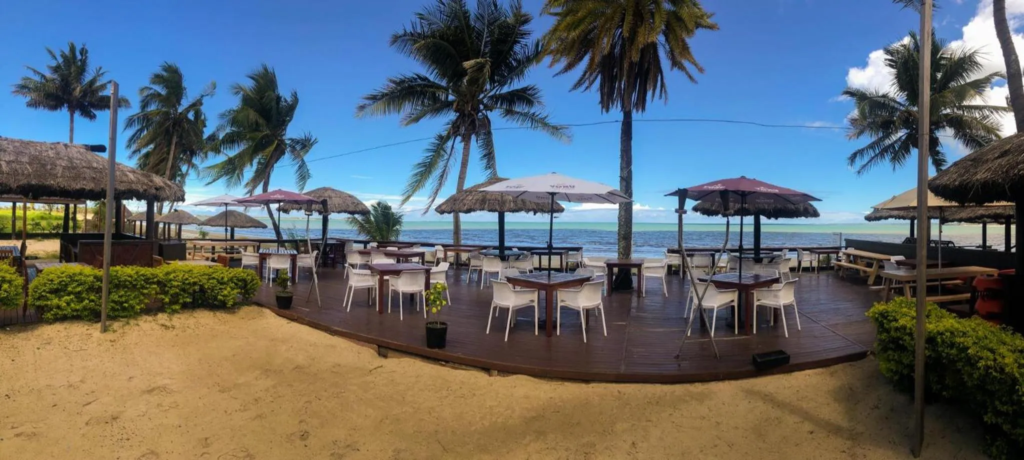 Dining area in Smugglers Cove Beach Resort & Hotel