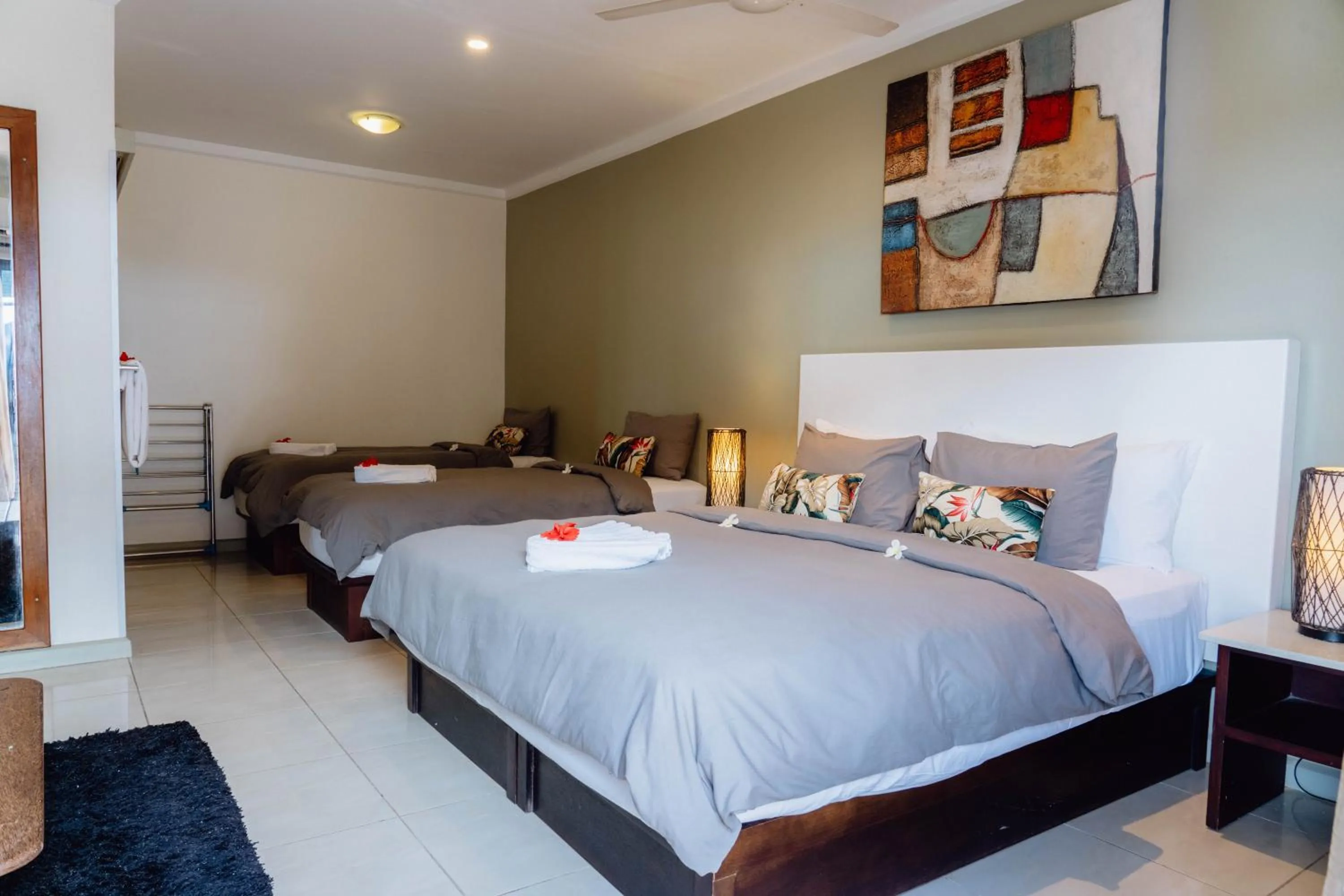 Bedroom, Bed in Smugglers Cove Beach Resort & Hotel