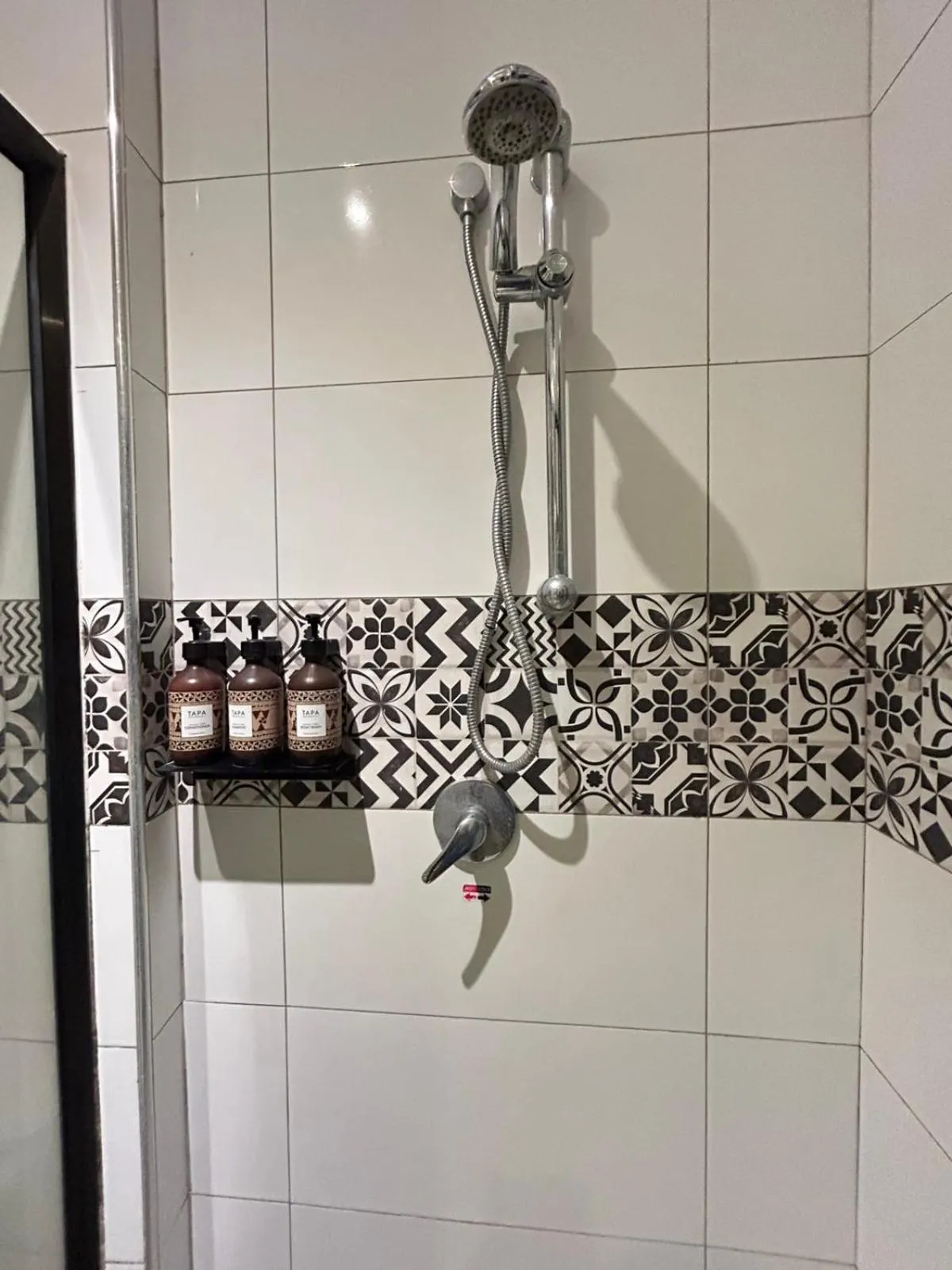 Shower in Smugglers Cove Beach Resort & Hotel