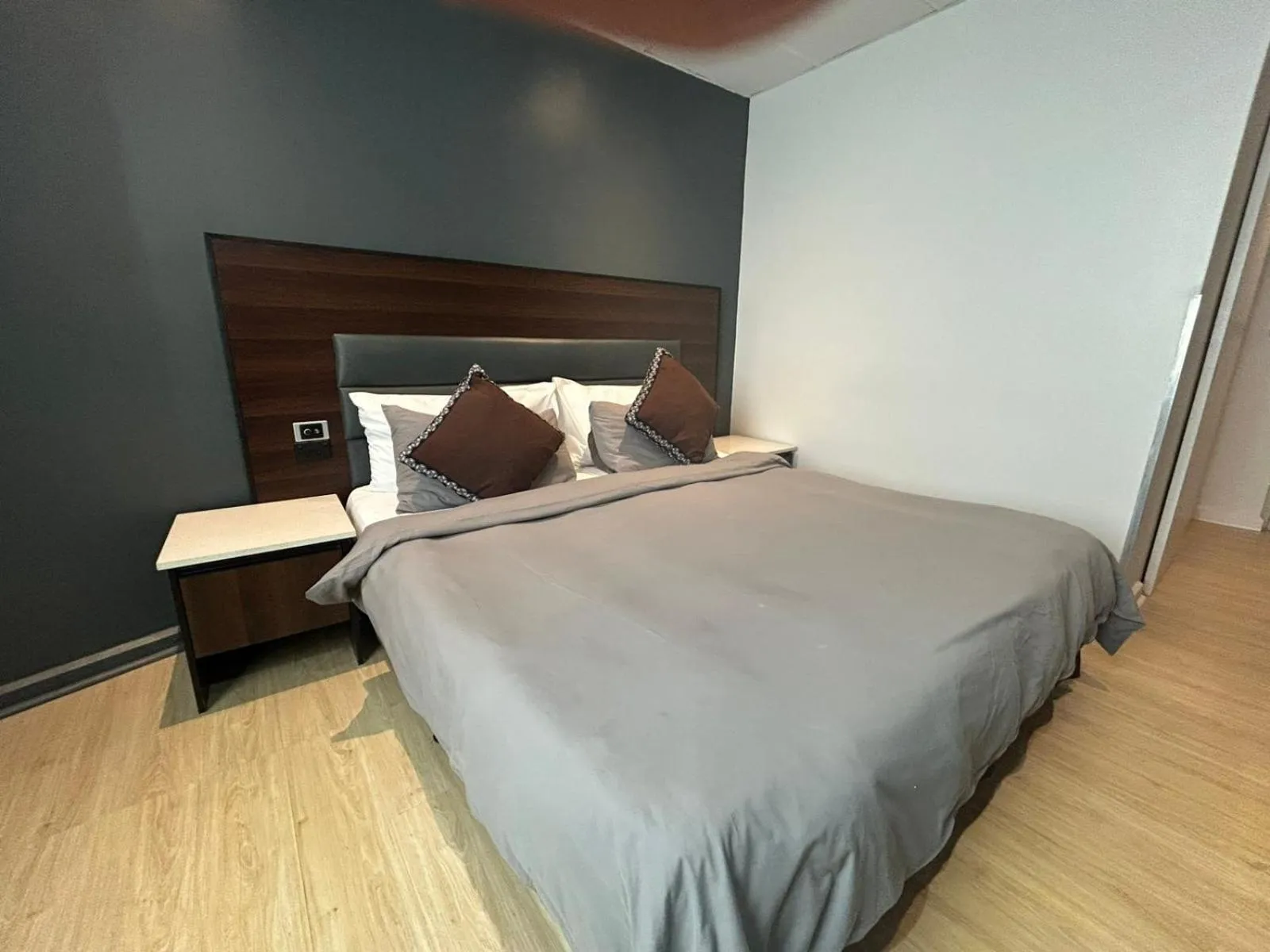 Bedroom, Bed in Smugglers Cove Beach Resort & Hotel