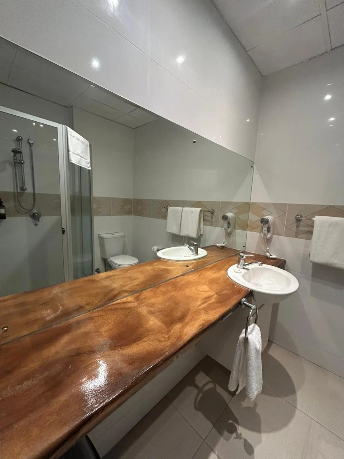 Bathroom in Smugglers Cove Beach Resort & Hotel