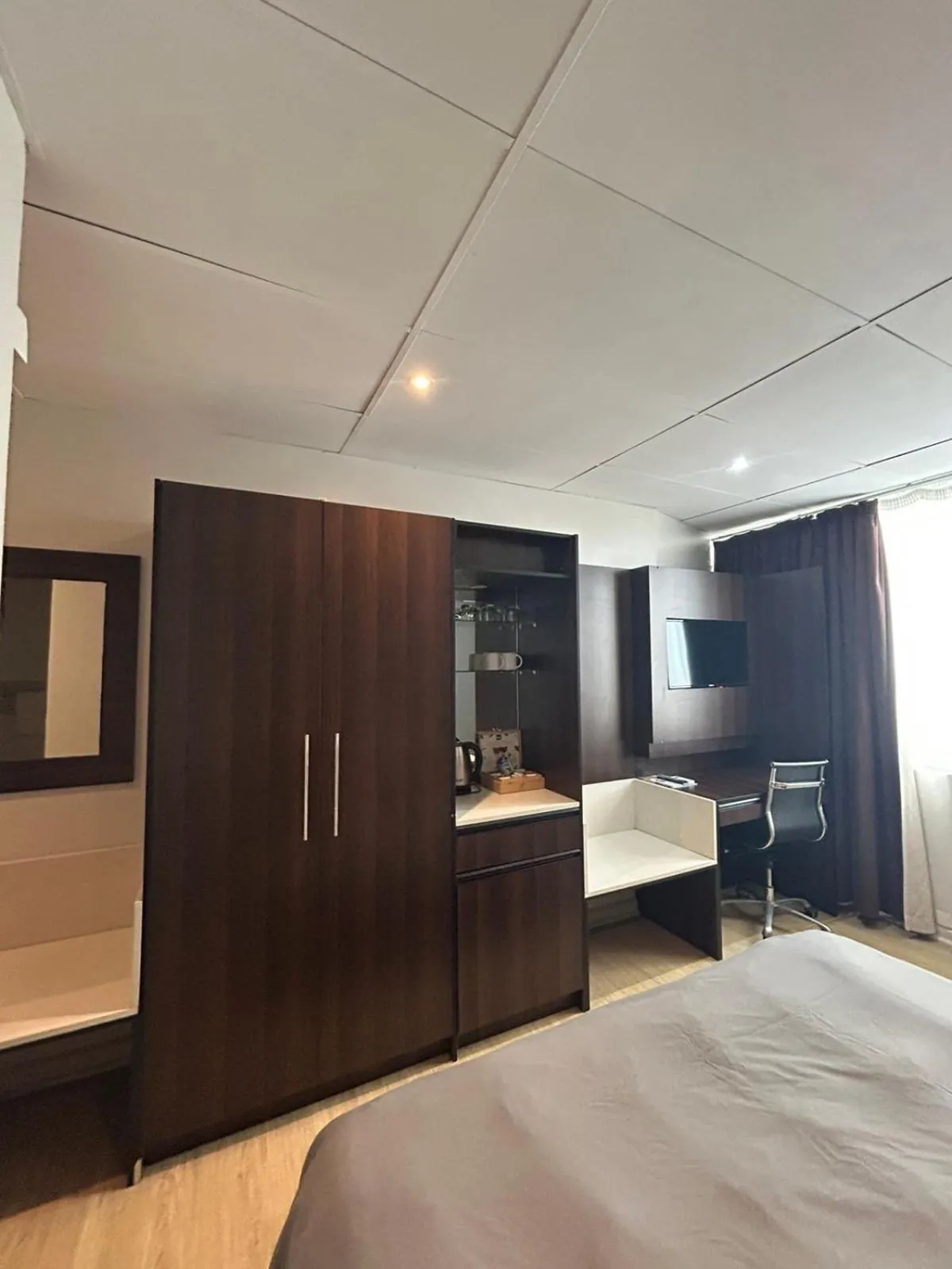 View (from property/room), Bed in Smugglers Cove Beach Resort & Hotel