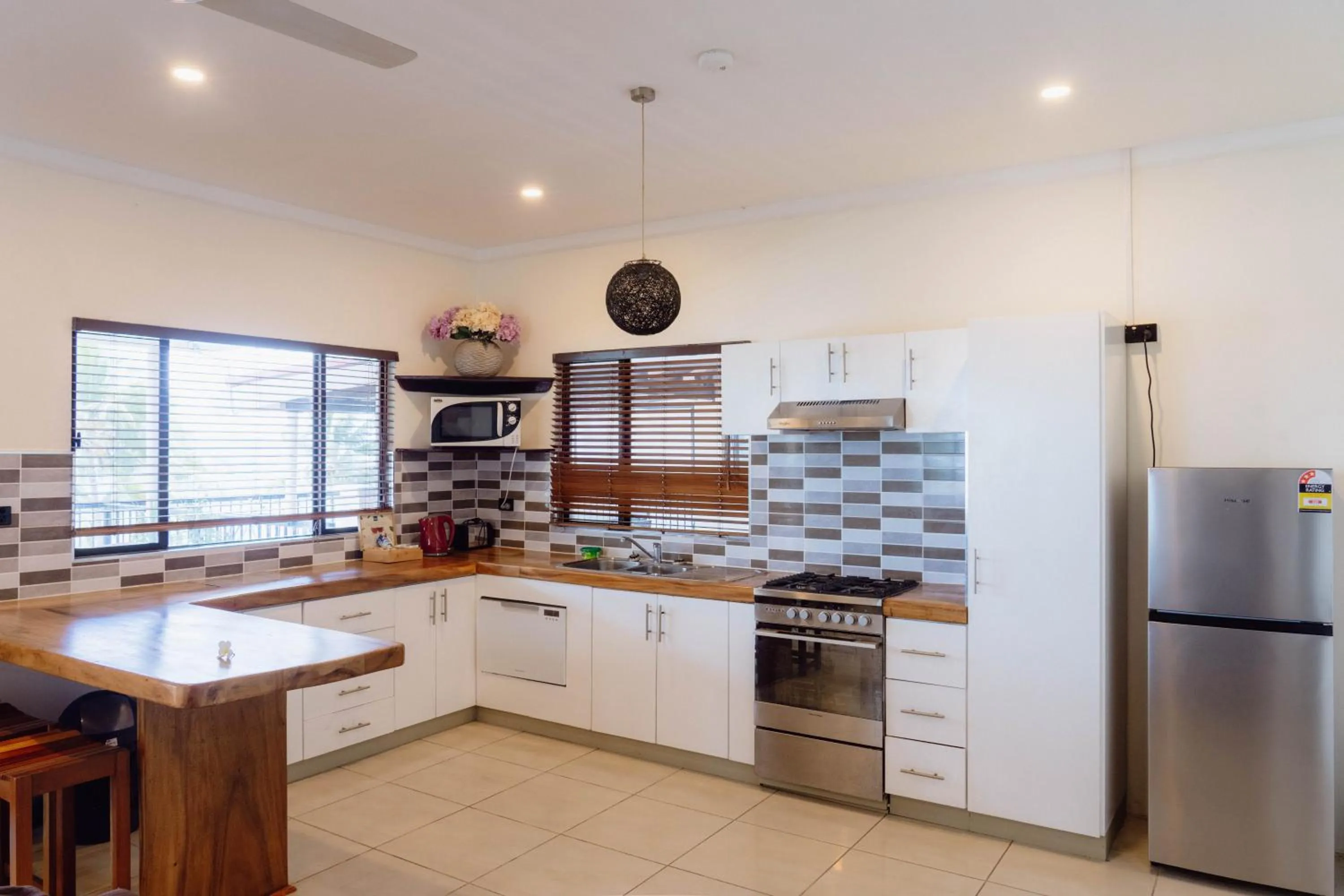 Kitchen or kitchenette in Smugglers Cove Beach Resort & Hotel