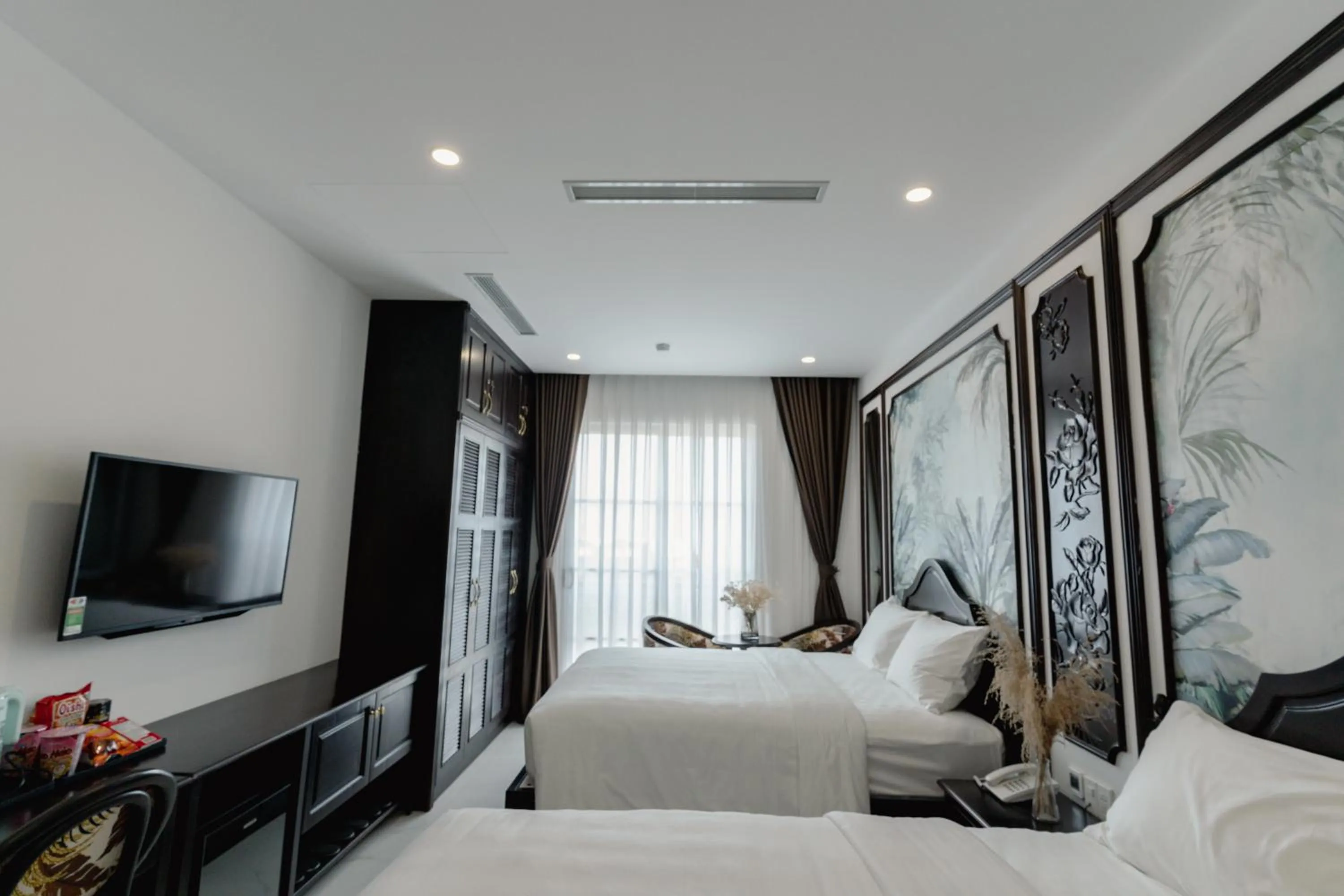 Property building, Bed in Royal Hotel Phu Quoc