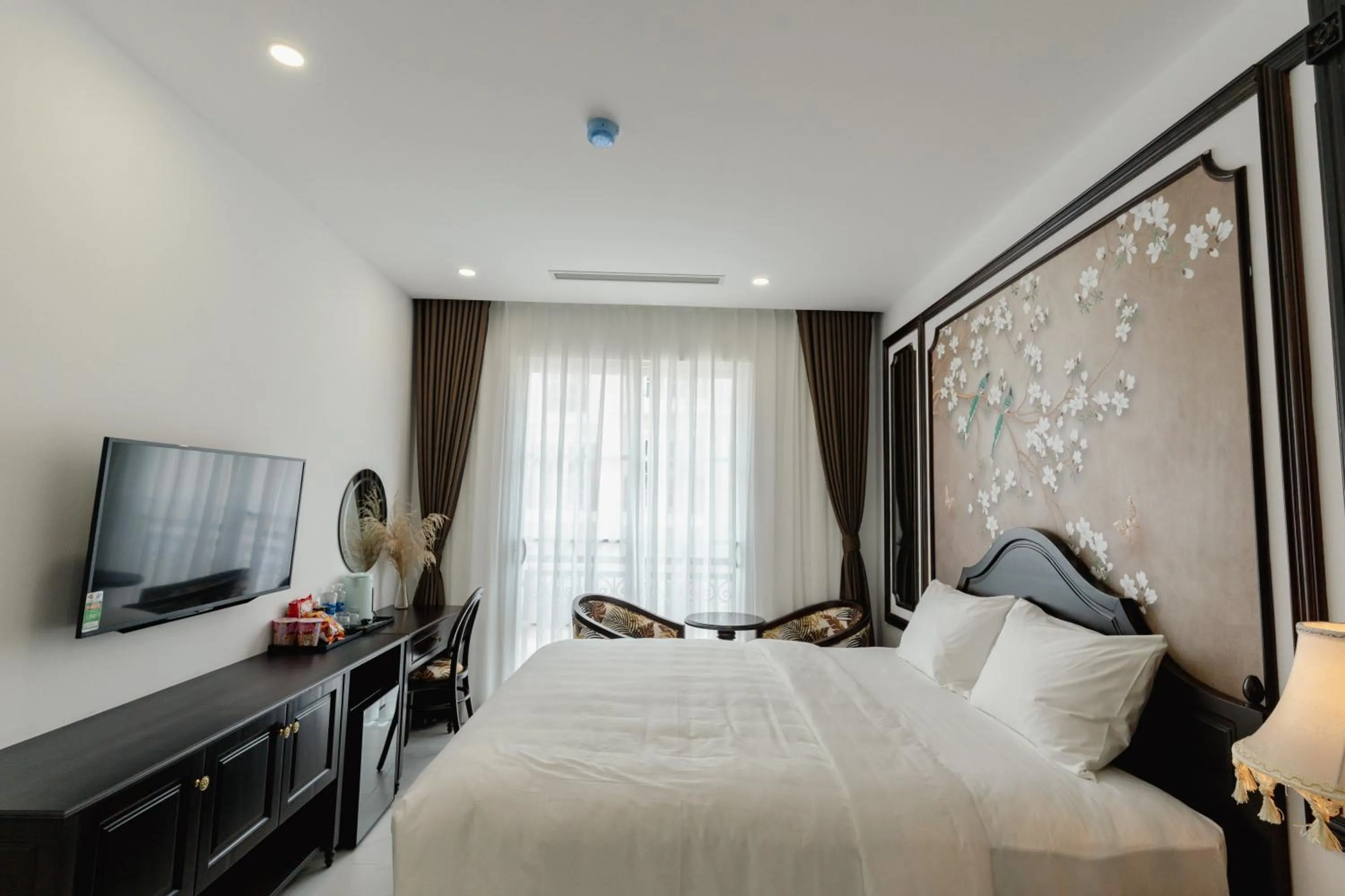 Property building, Bed in Royal Hotel Phu Quoc