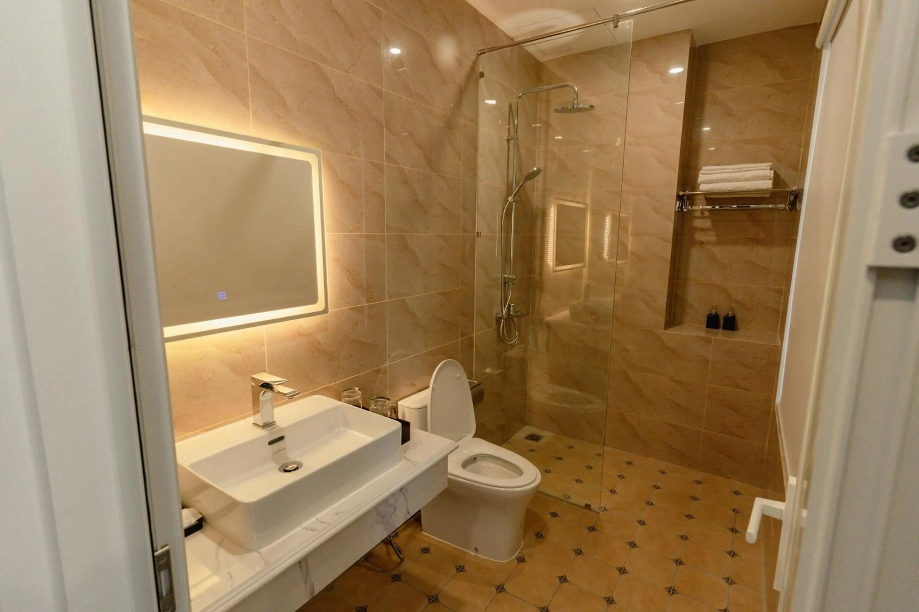 Toilet in Royal Hotel Phu Quoc