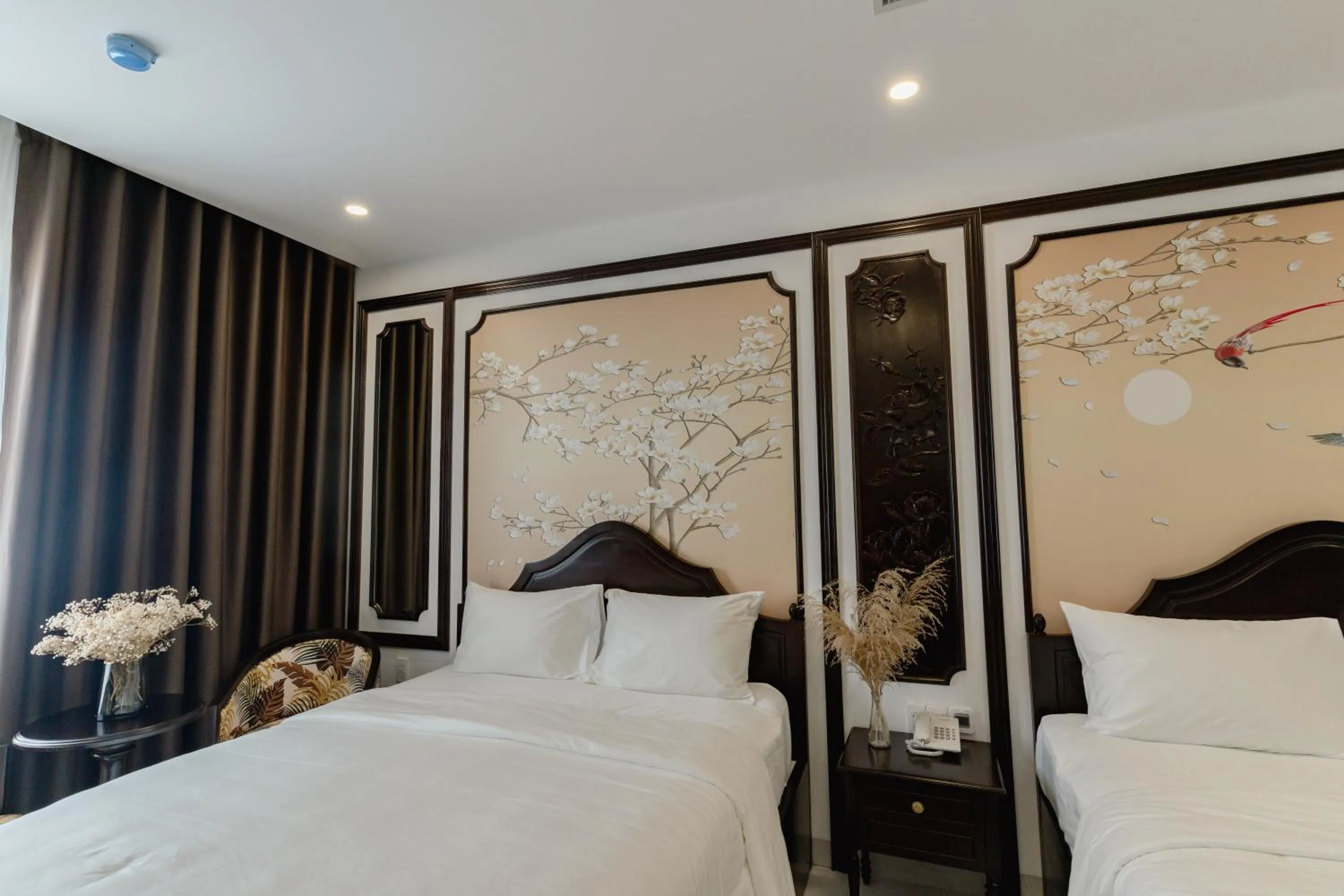 Property building, Bed in Royal Hotel Phu Quoc