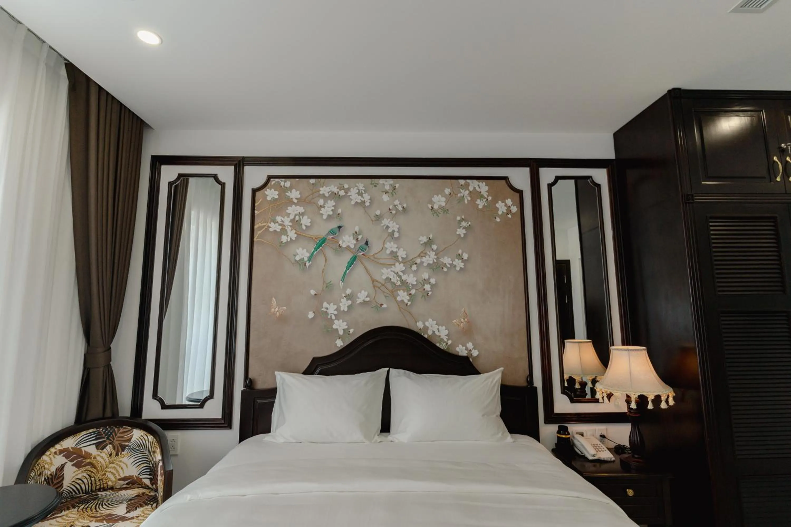 Property building, Bed in Royal Hotel Phu Quoc