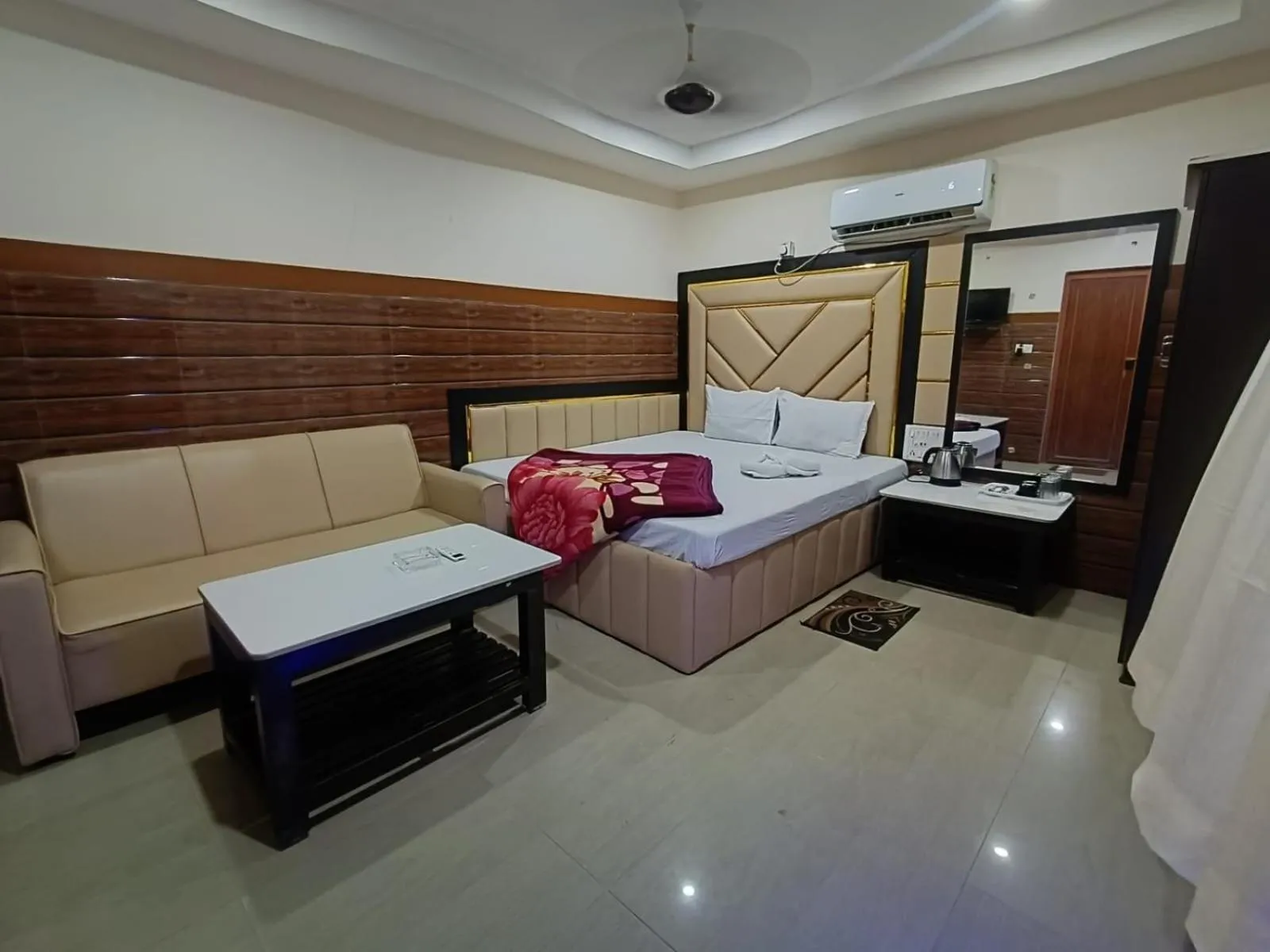 Bed in Lake View Village Resort
