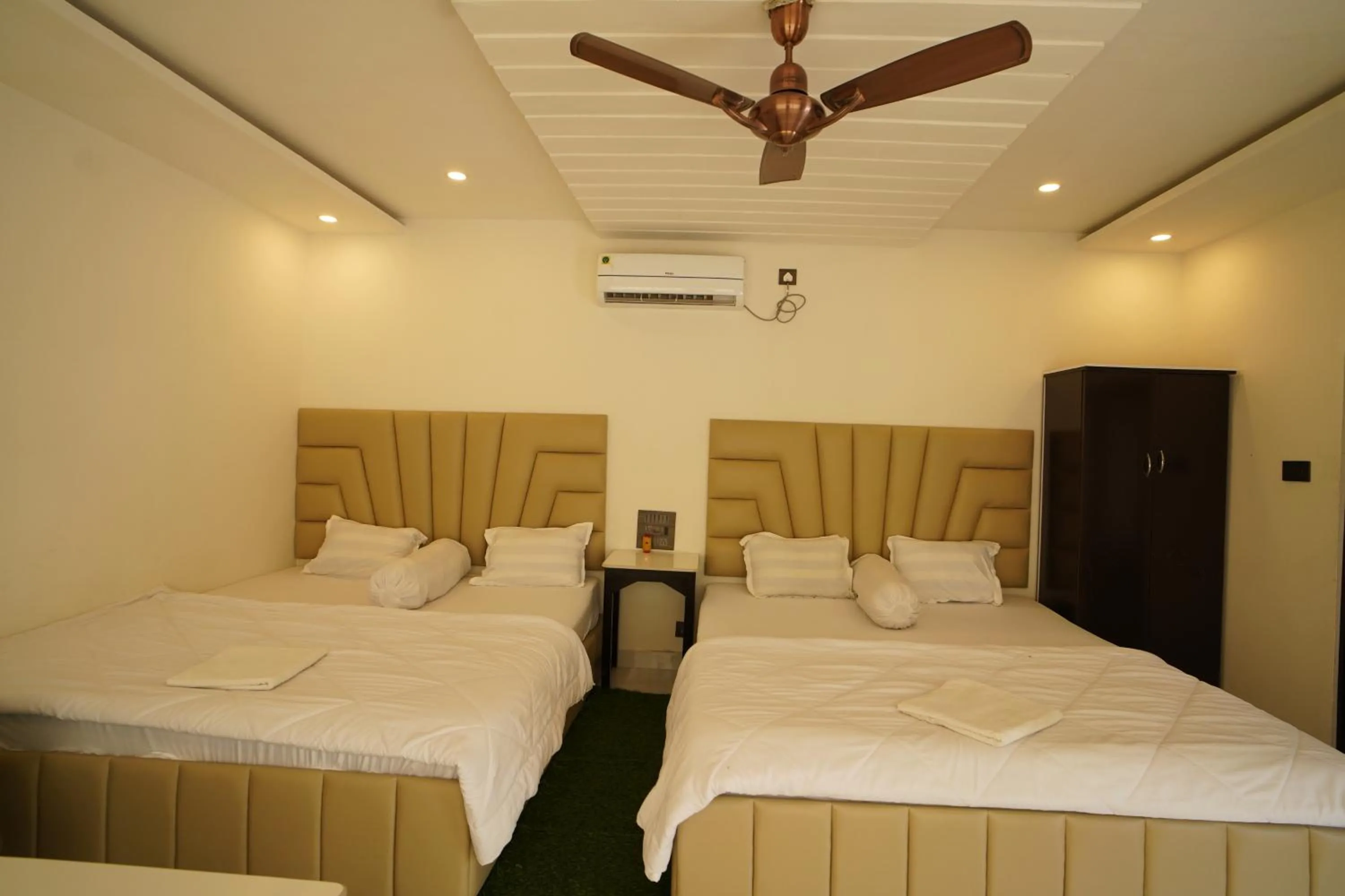 Bed in Lake View Village Resort