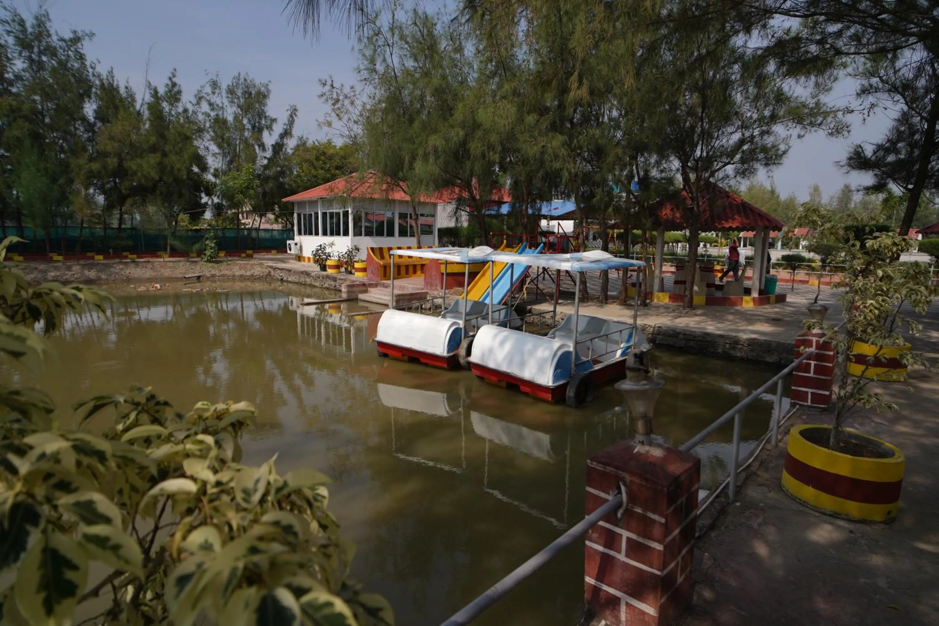 Day in Lake View Village Resort