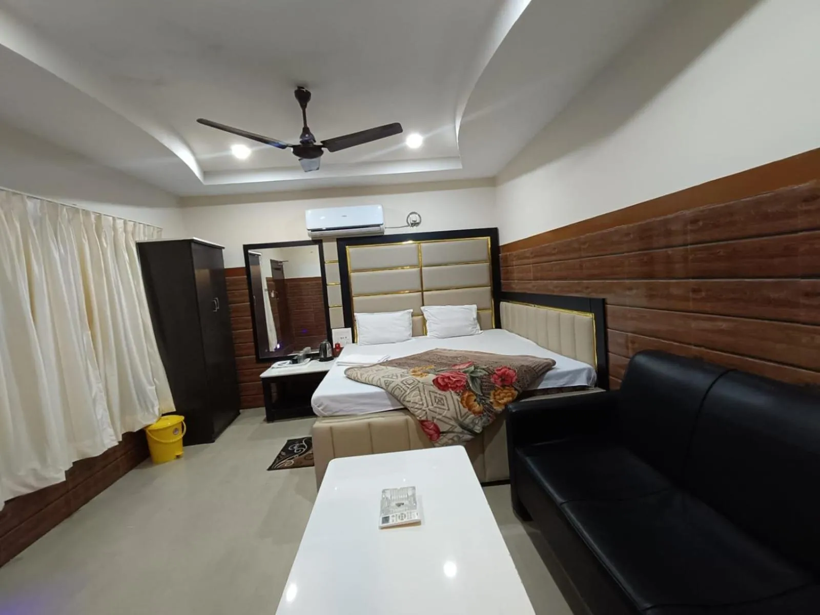 Bed in Lake View Village Resort