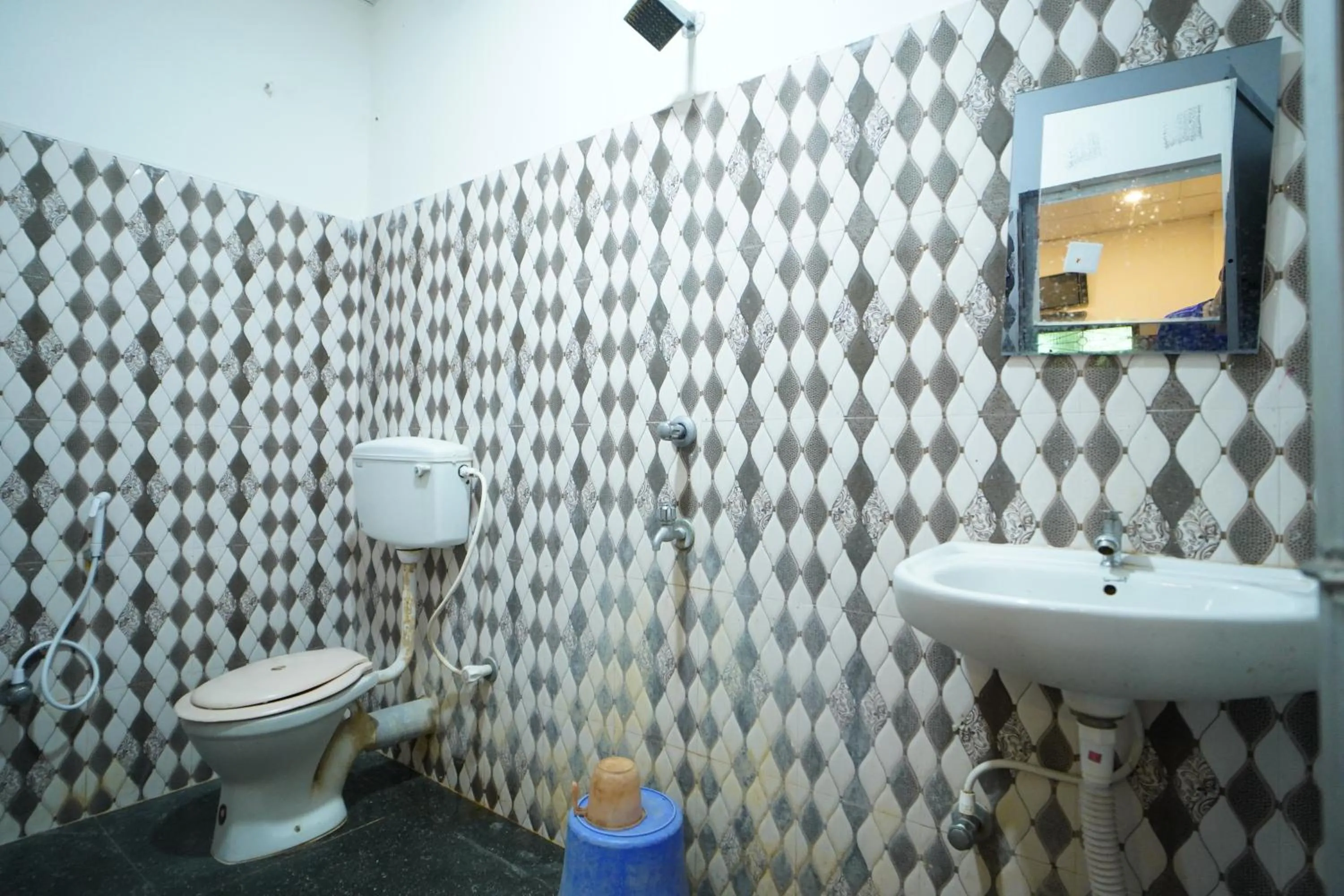 Toilet in Lake View Village Resort