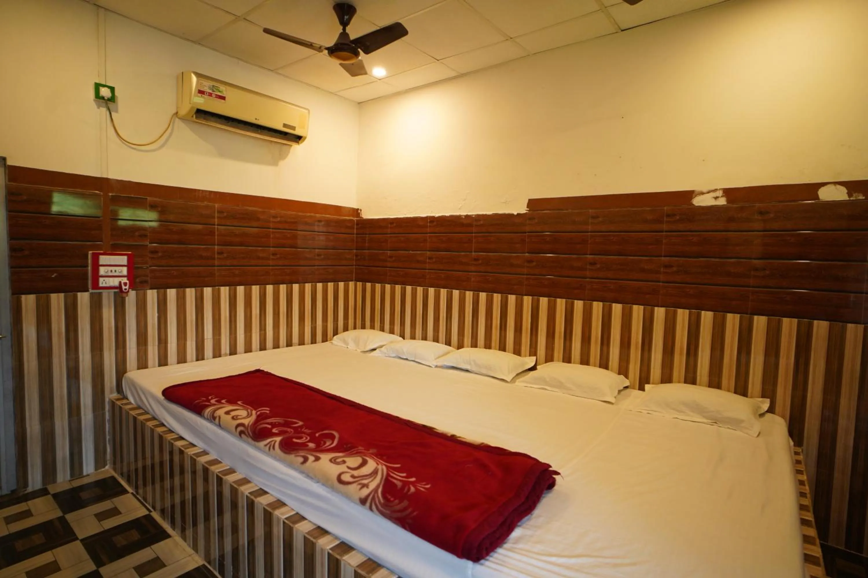 Bed in Lake View Village Resort