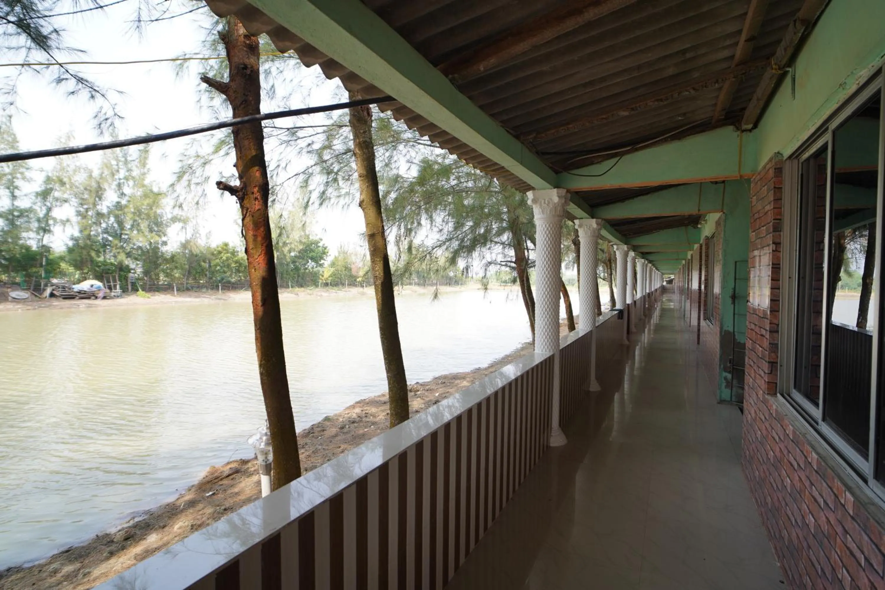 Day in Lake View Village Resort