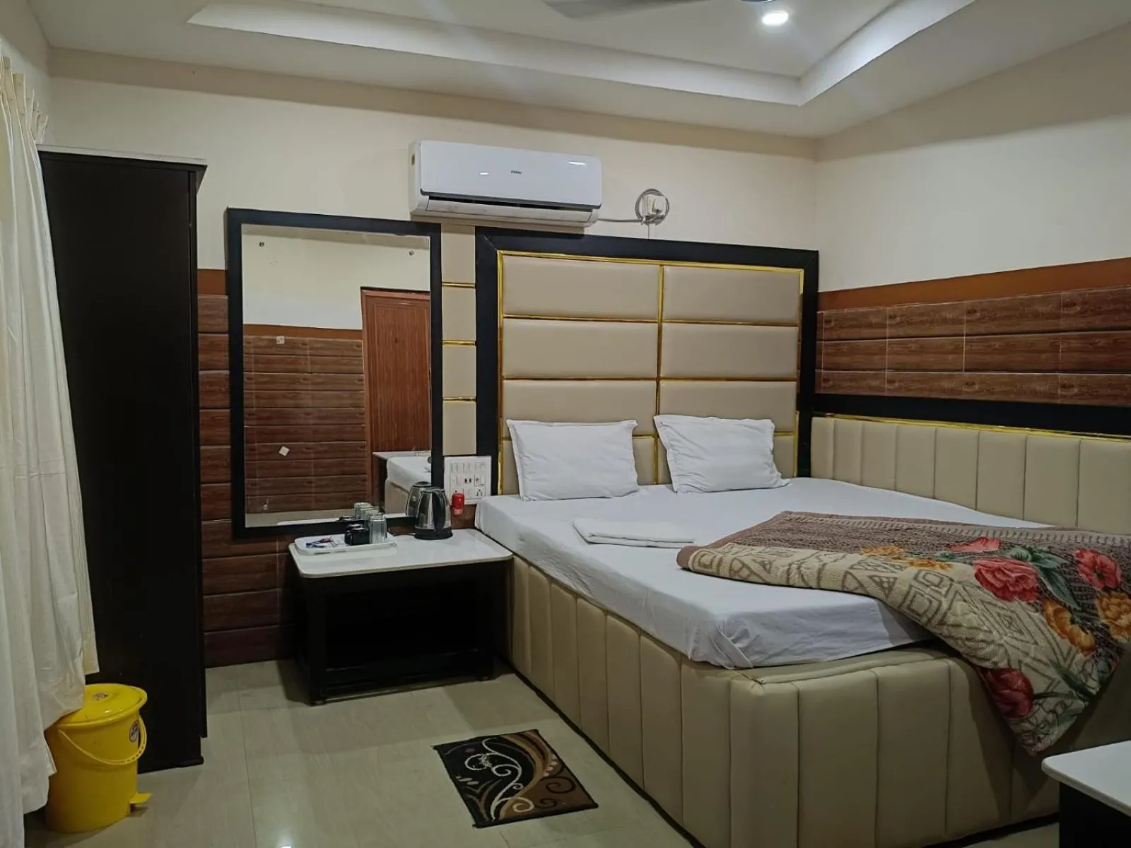 Bed in Lake View Village Resort