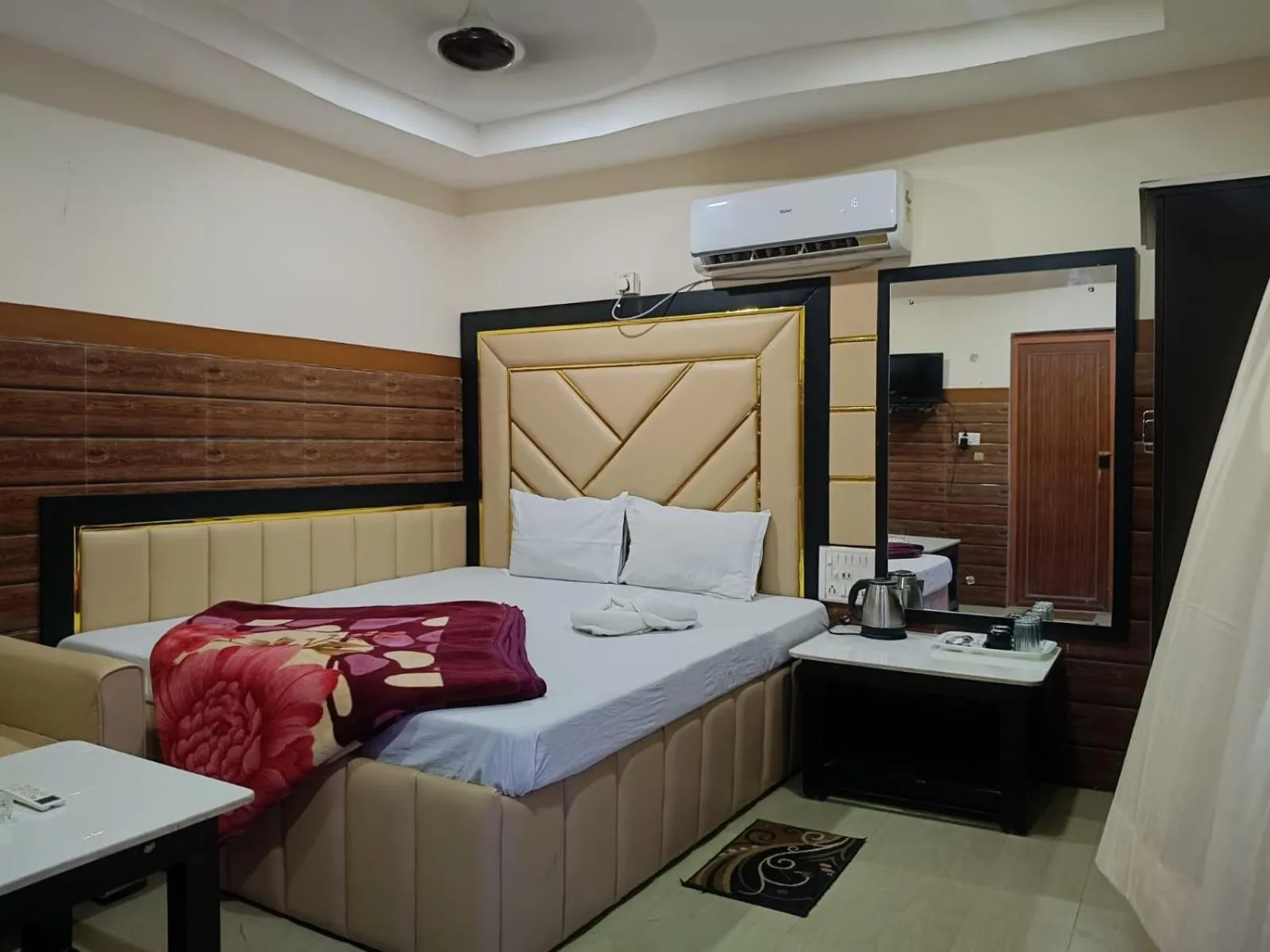 Bed in Lake View Village Resort