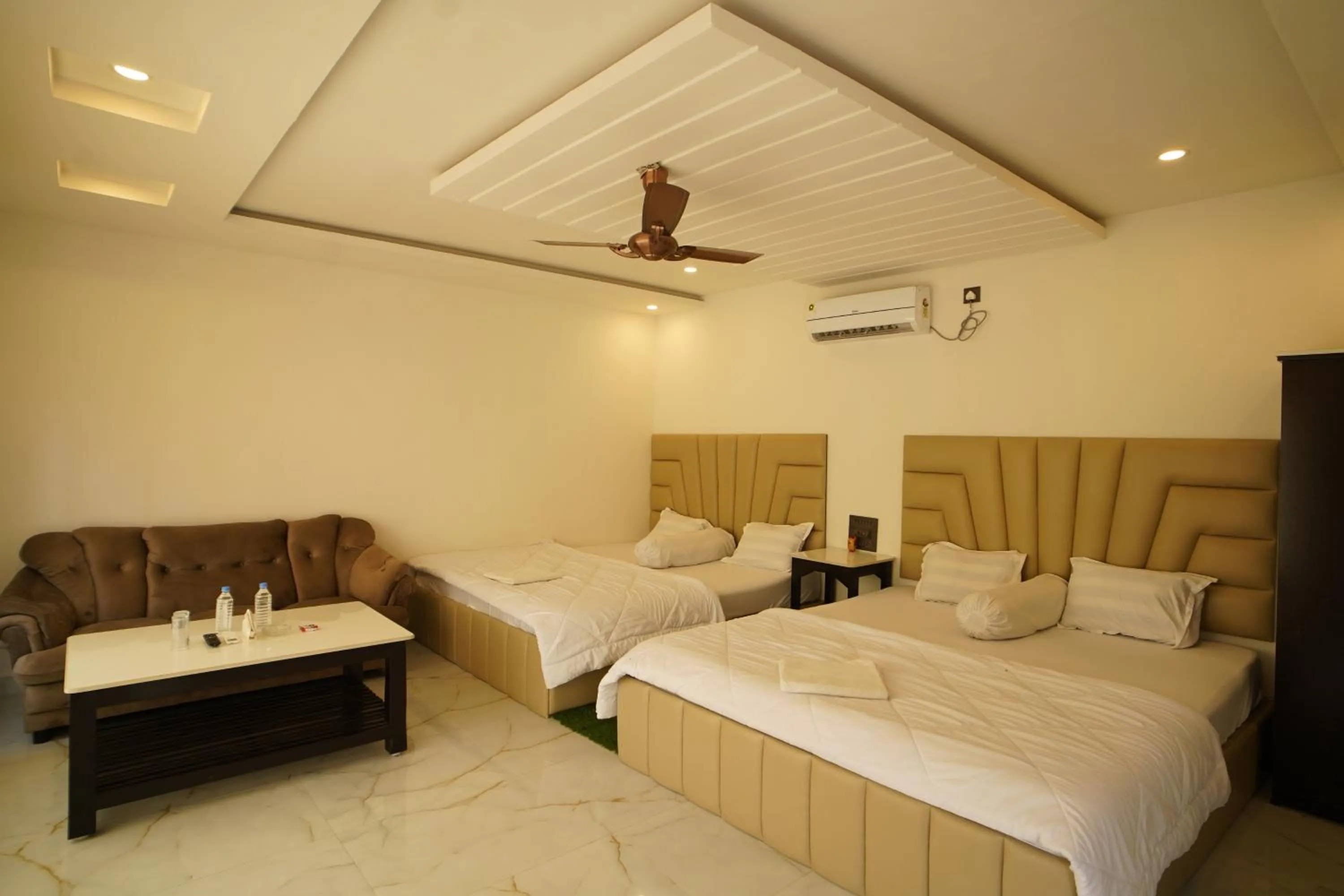 Bed in Lake View Village Resort