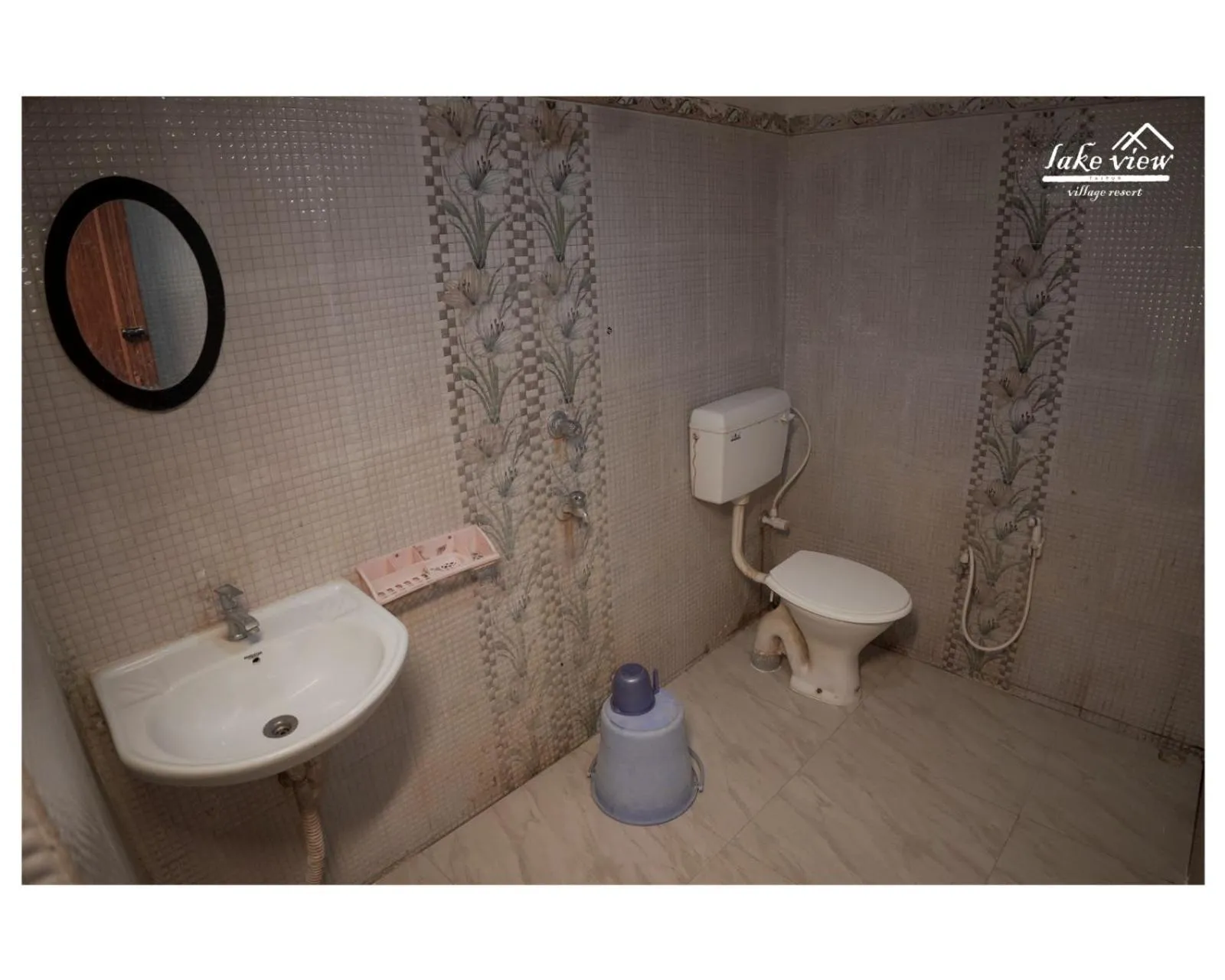 Toilet in Lake View Village Resort