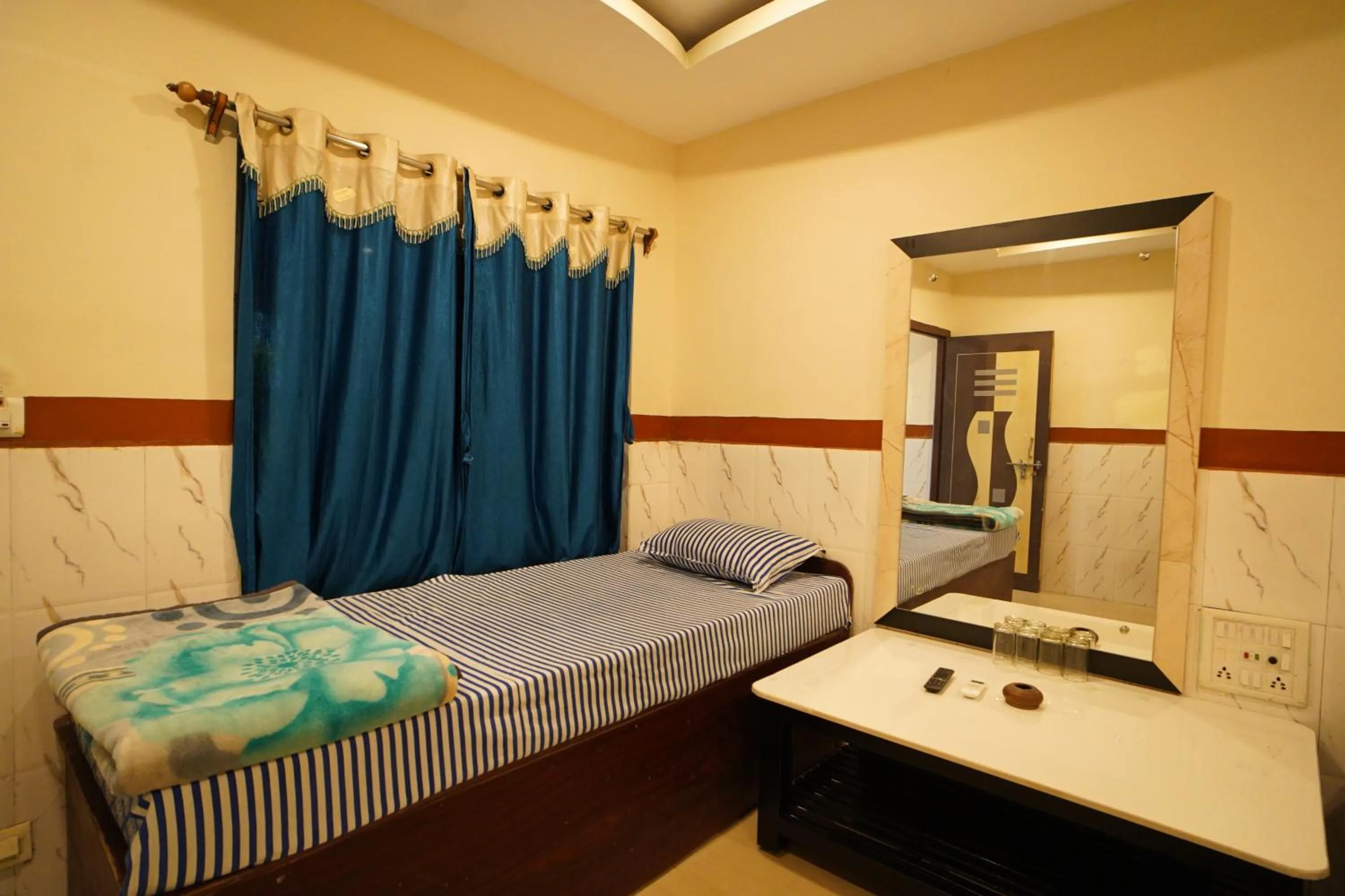 Property building, Bed in Lake View Village Resort
