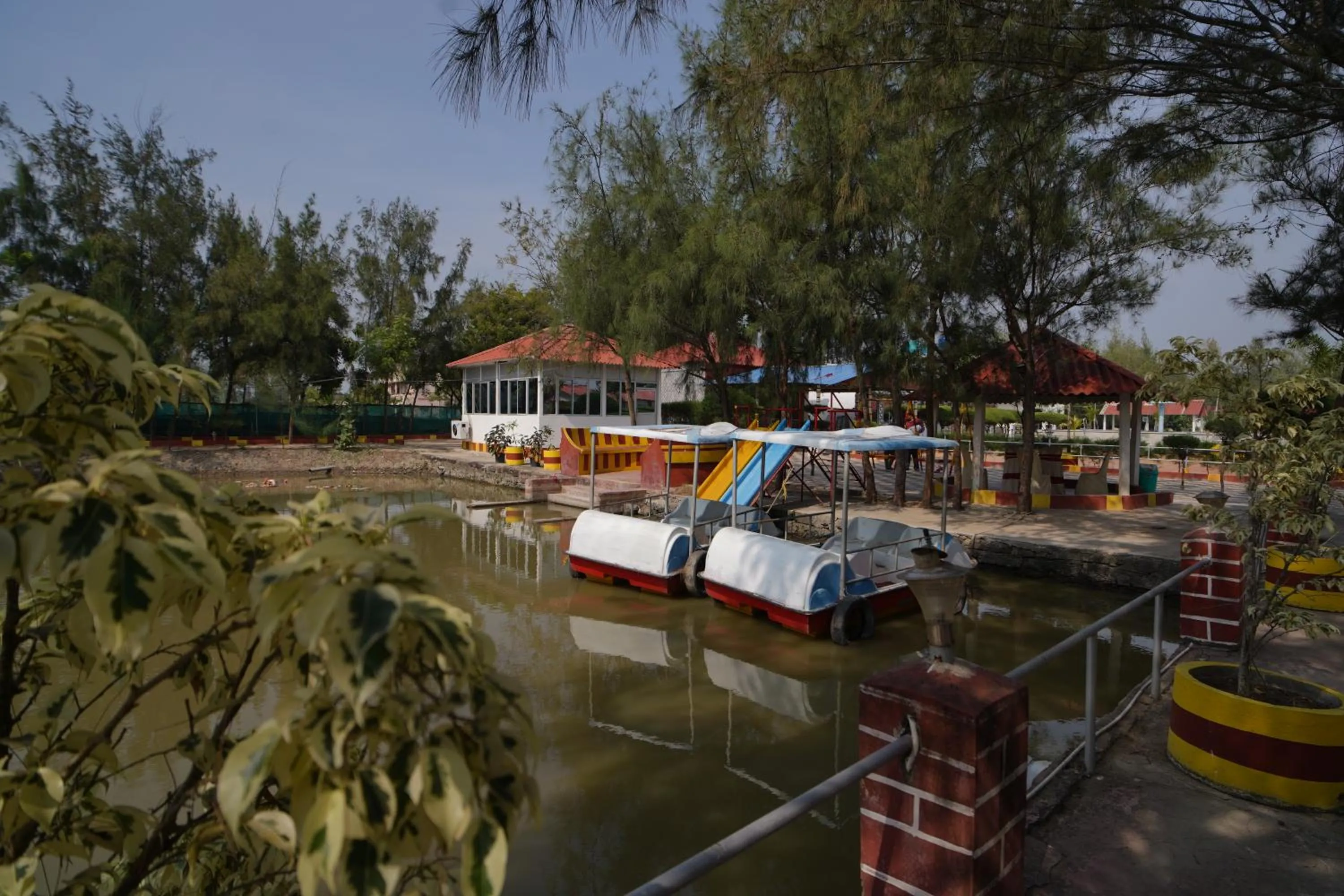Day in Lake View Village Resort
