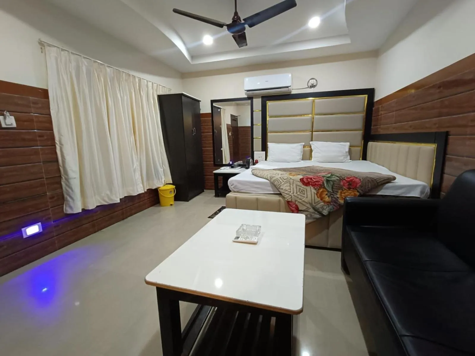 Bed in Lake View Village Resort