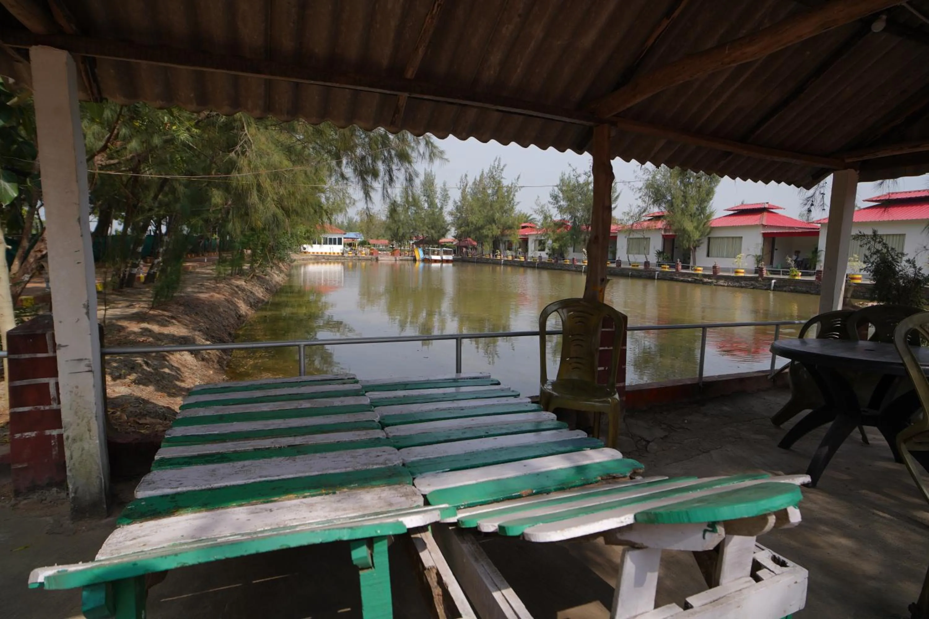 Restaurant/places to eat in Lake View Village Resort