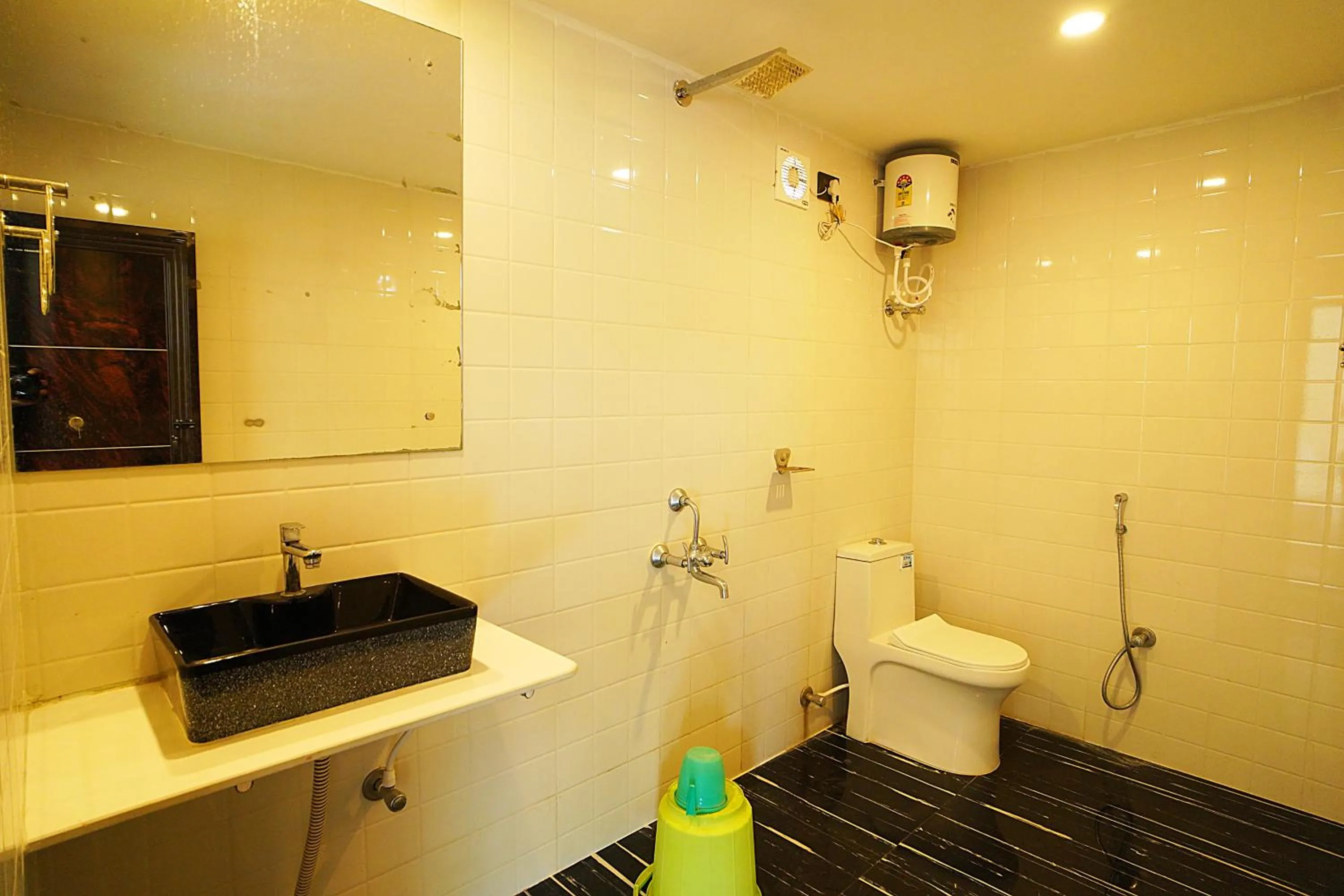 Bathroom in Lake View Village Resort