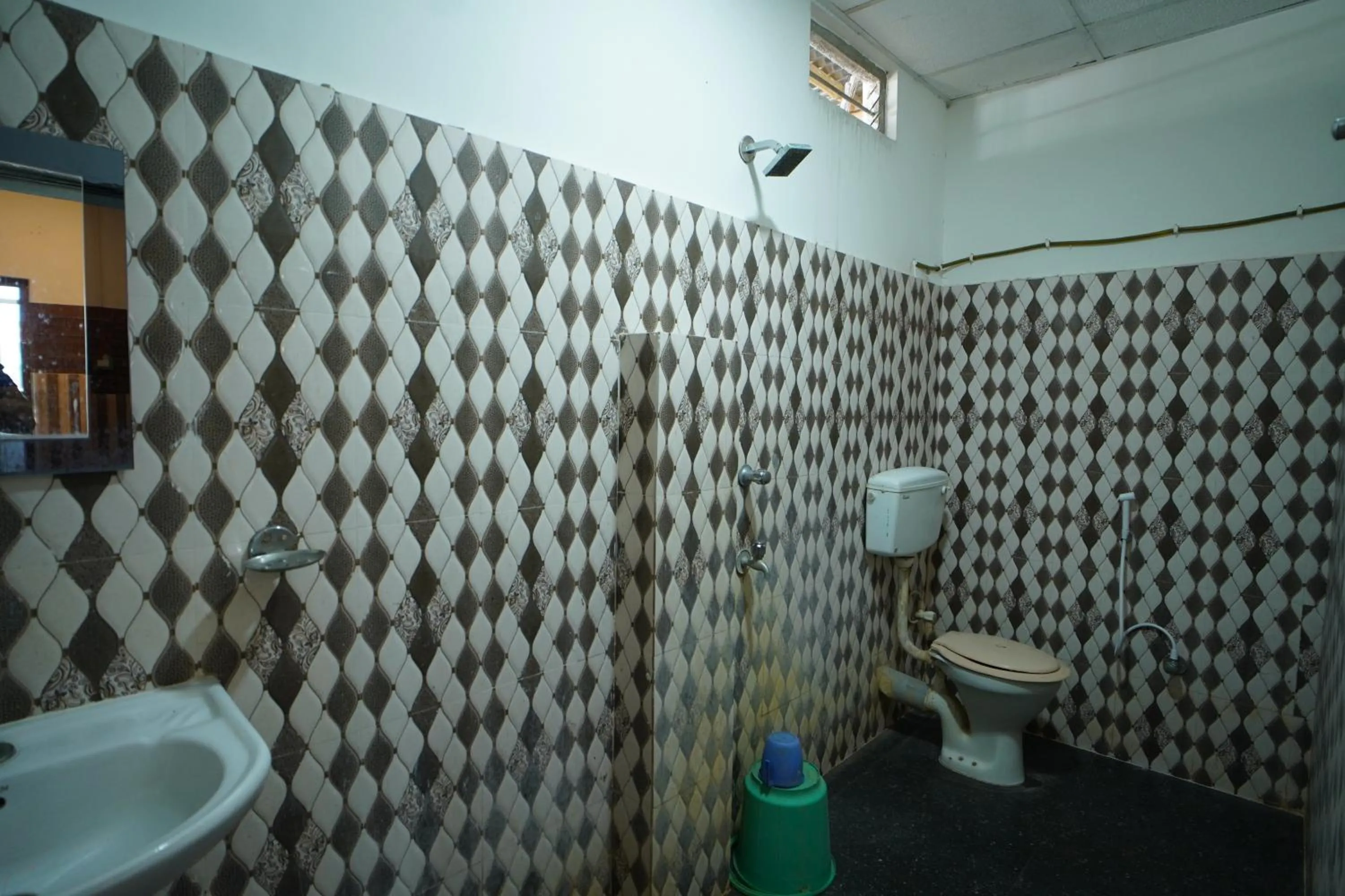 Shower in Lake View Village Resort