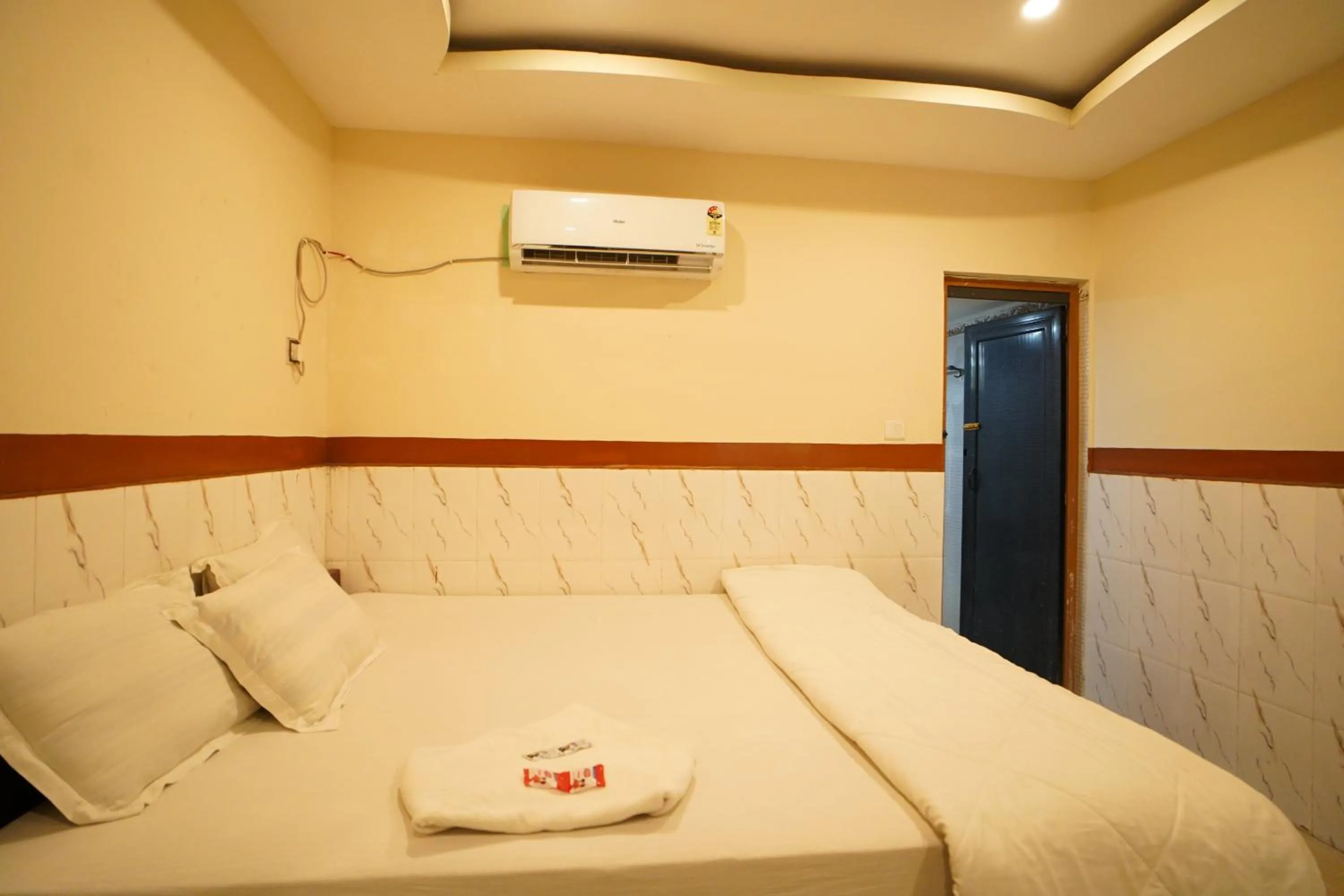 Bed in Lake View Village Resort