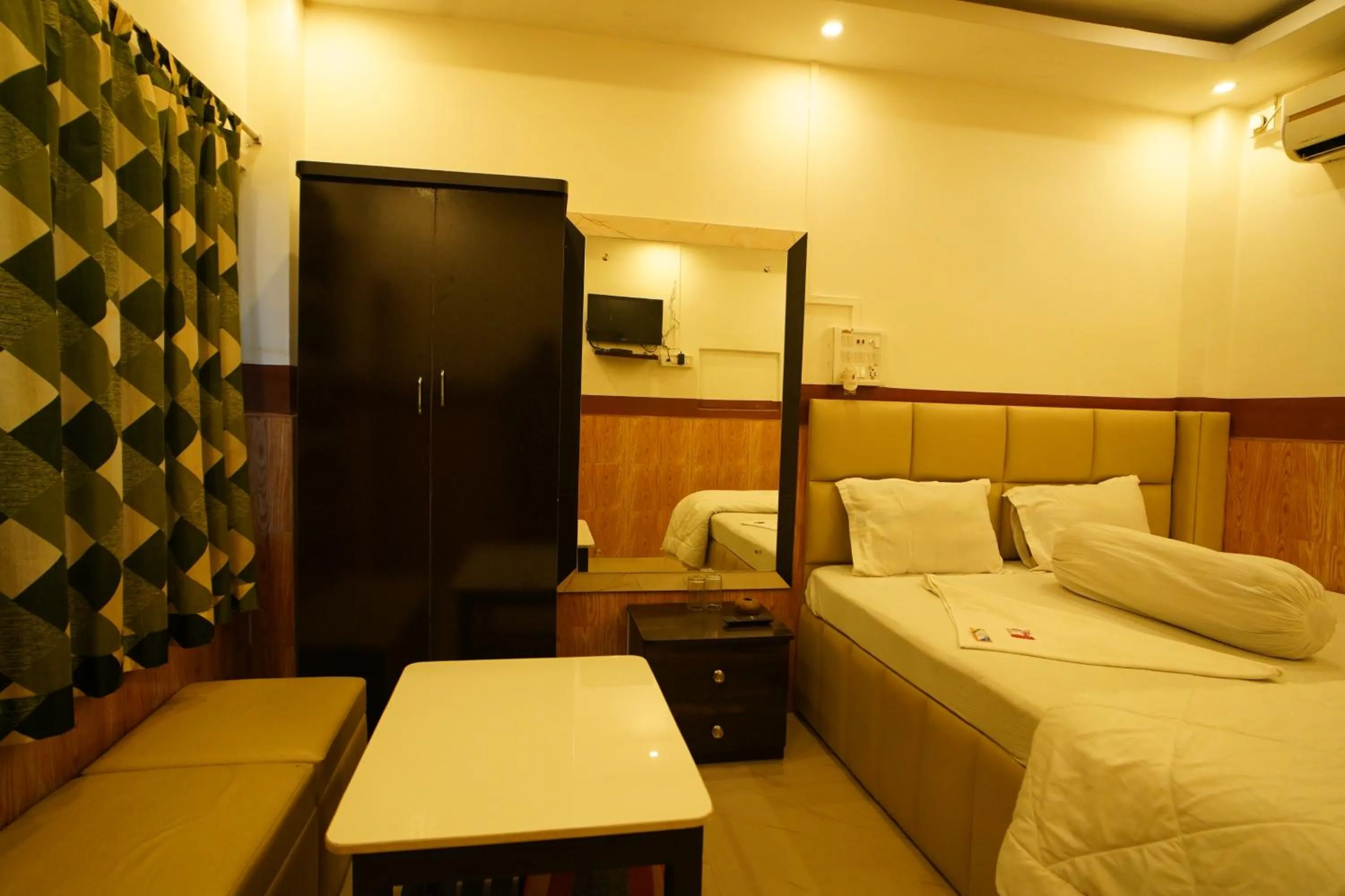 Property building, Bed in Lake View Village Resort