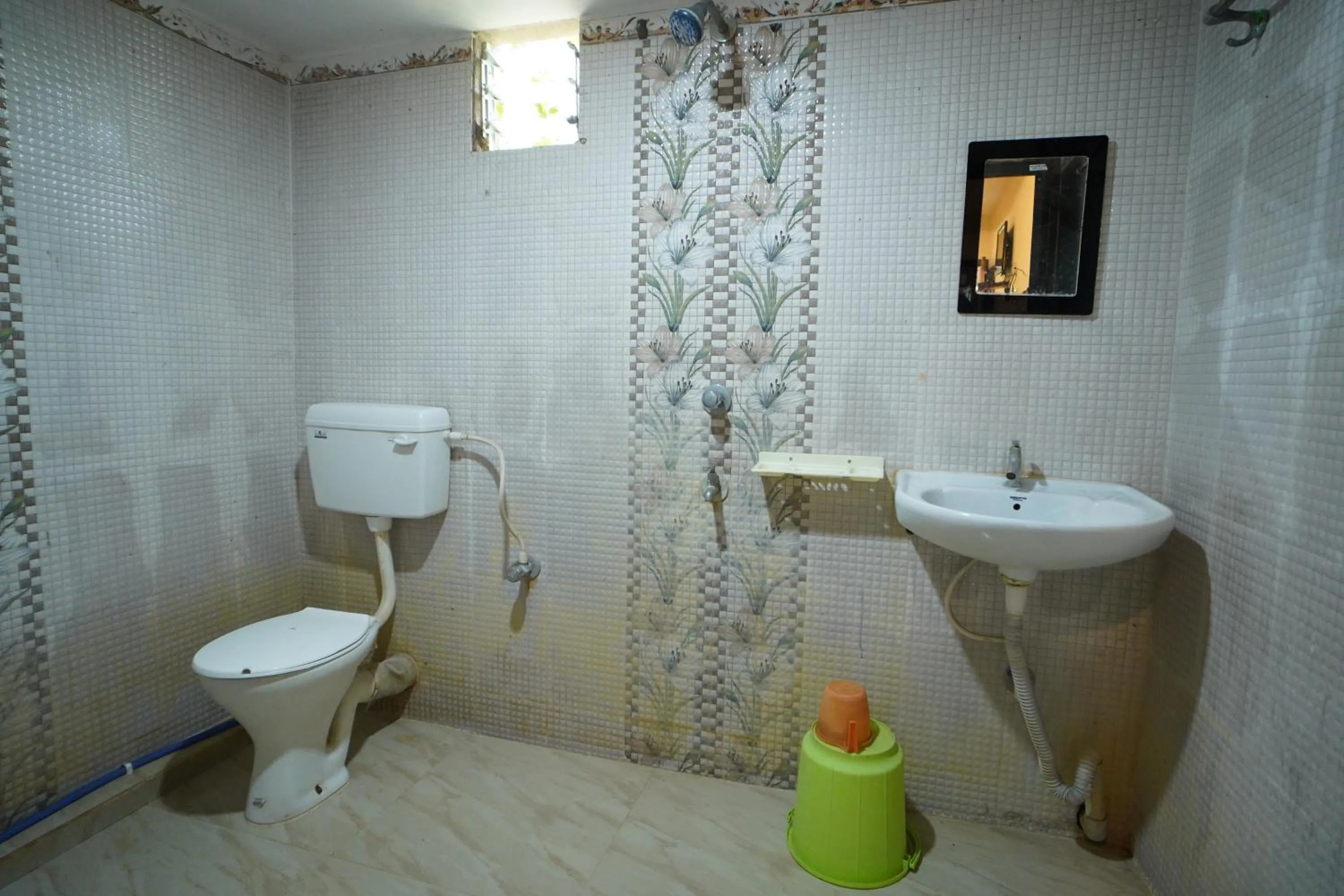 Shower in Lake View Village Resort