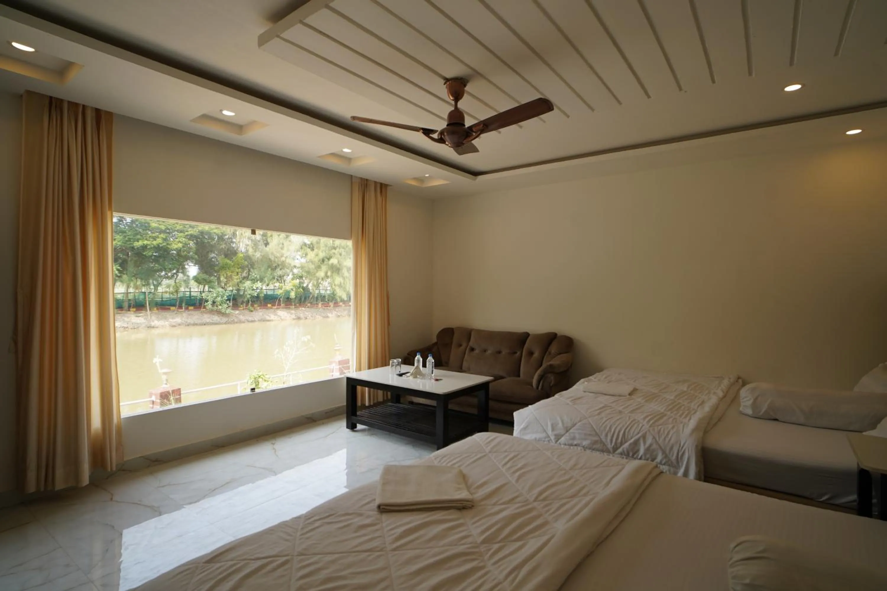 Property building, Bed in Lake View Village Resort