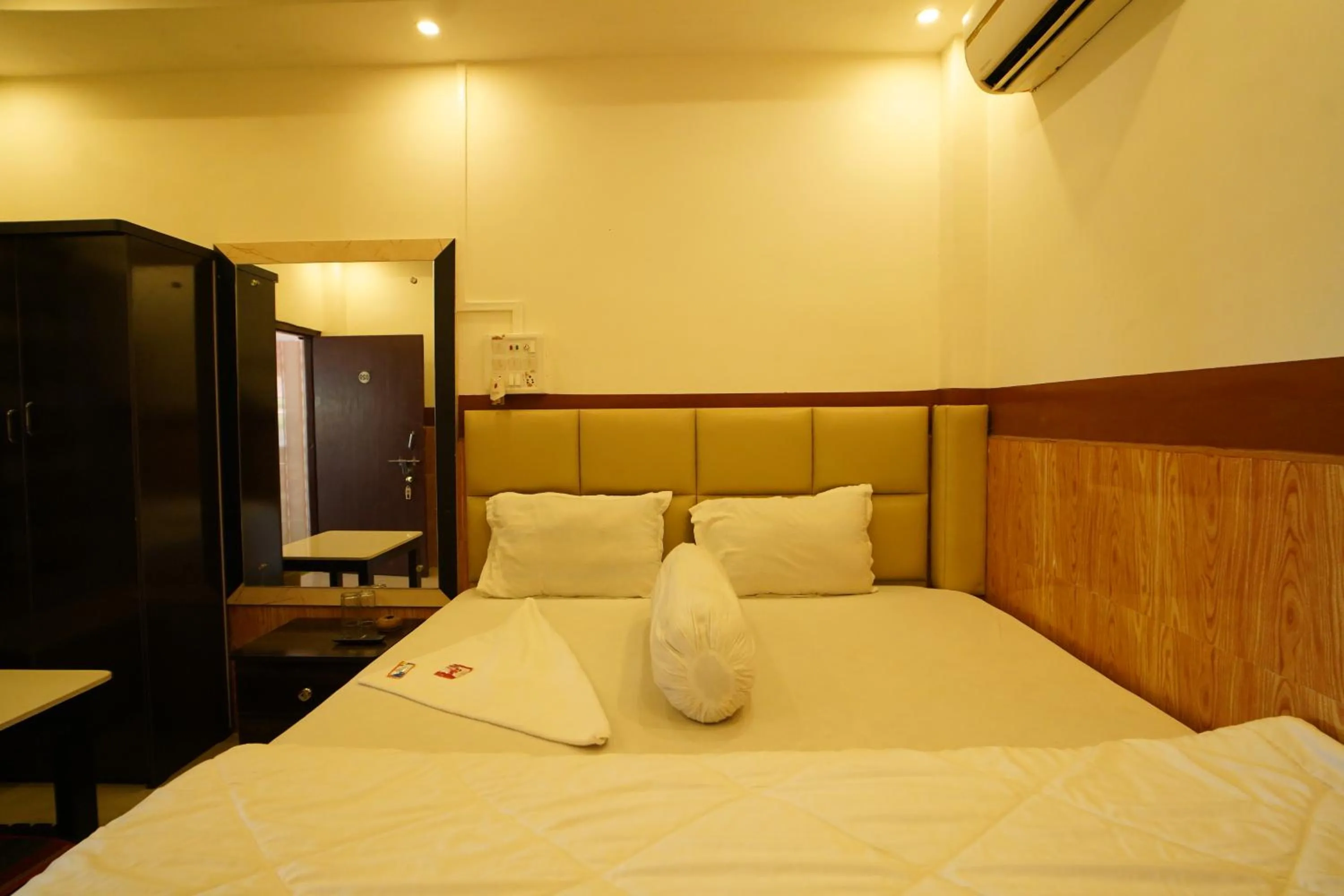 Bed in Lake View Village Resort