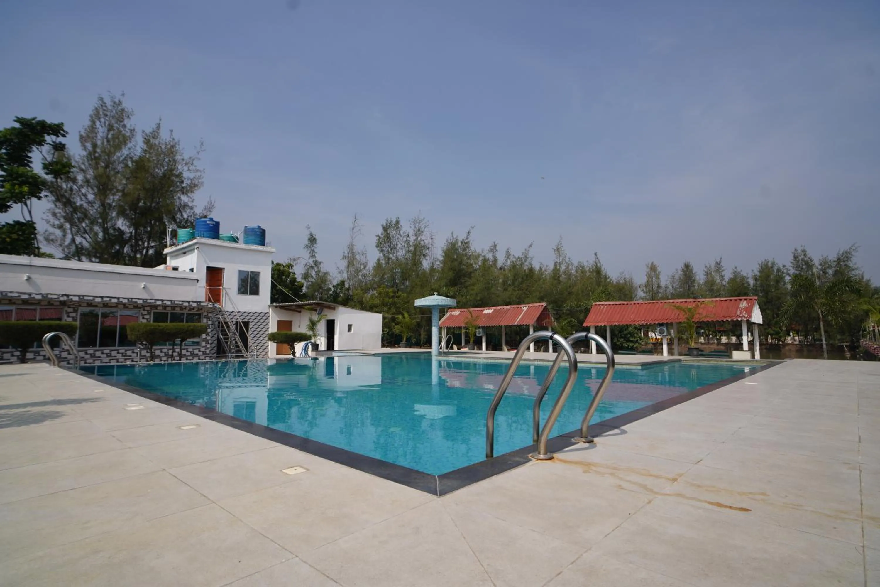 Day in Lake View Village Resort