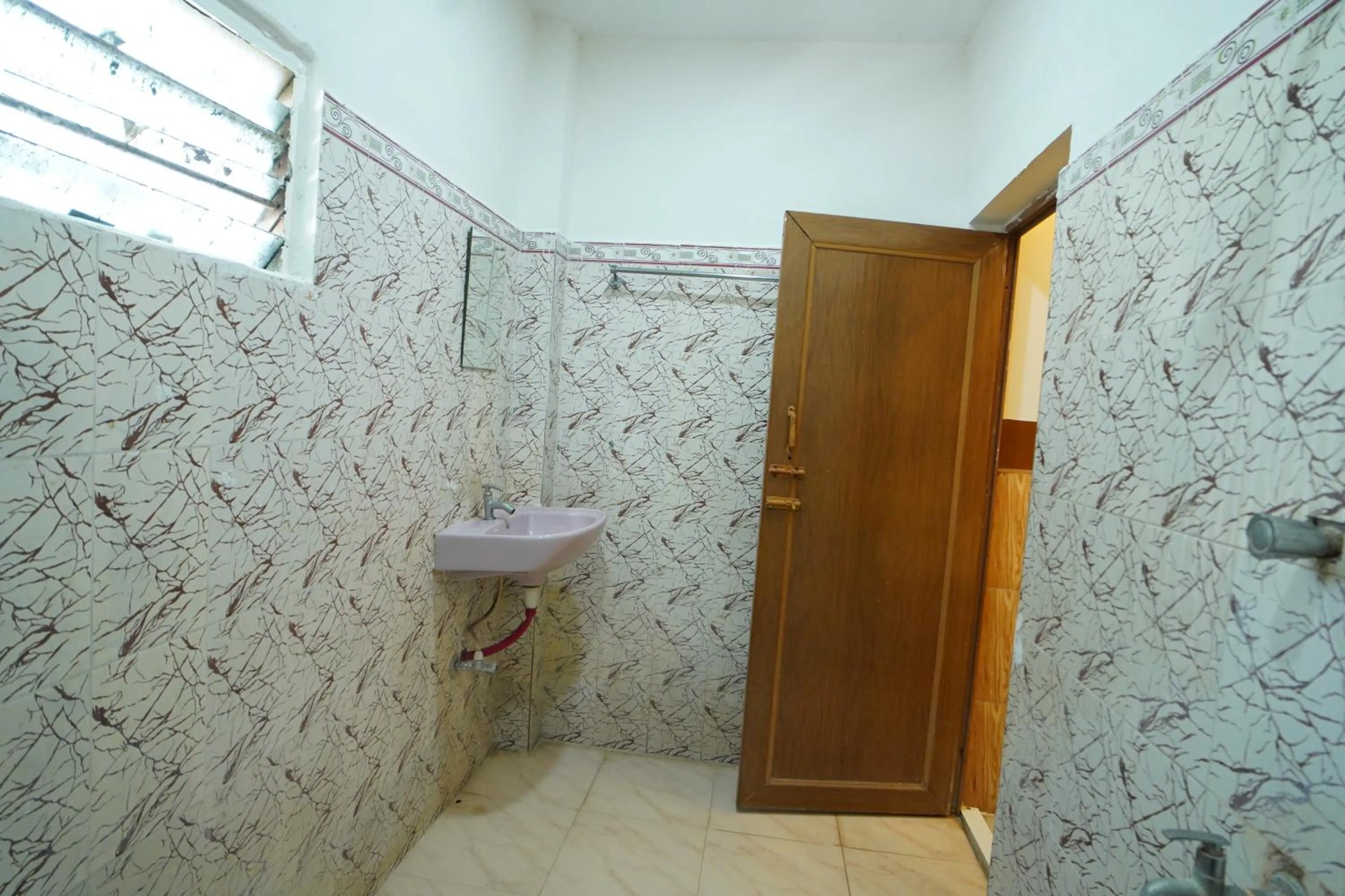 Toilet in Lake View Village Resort