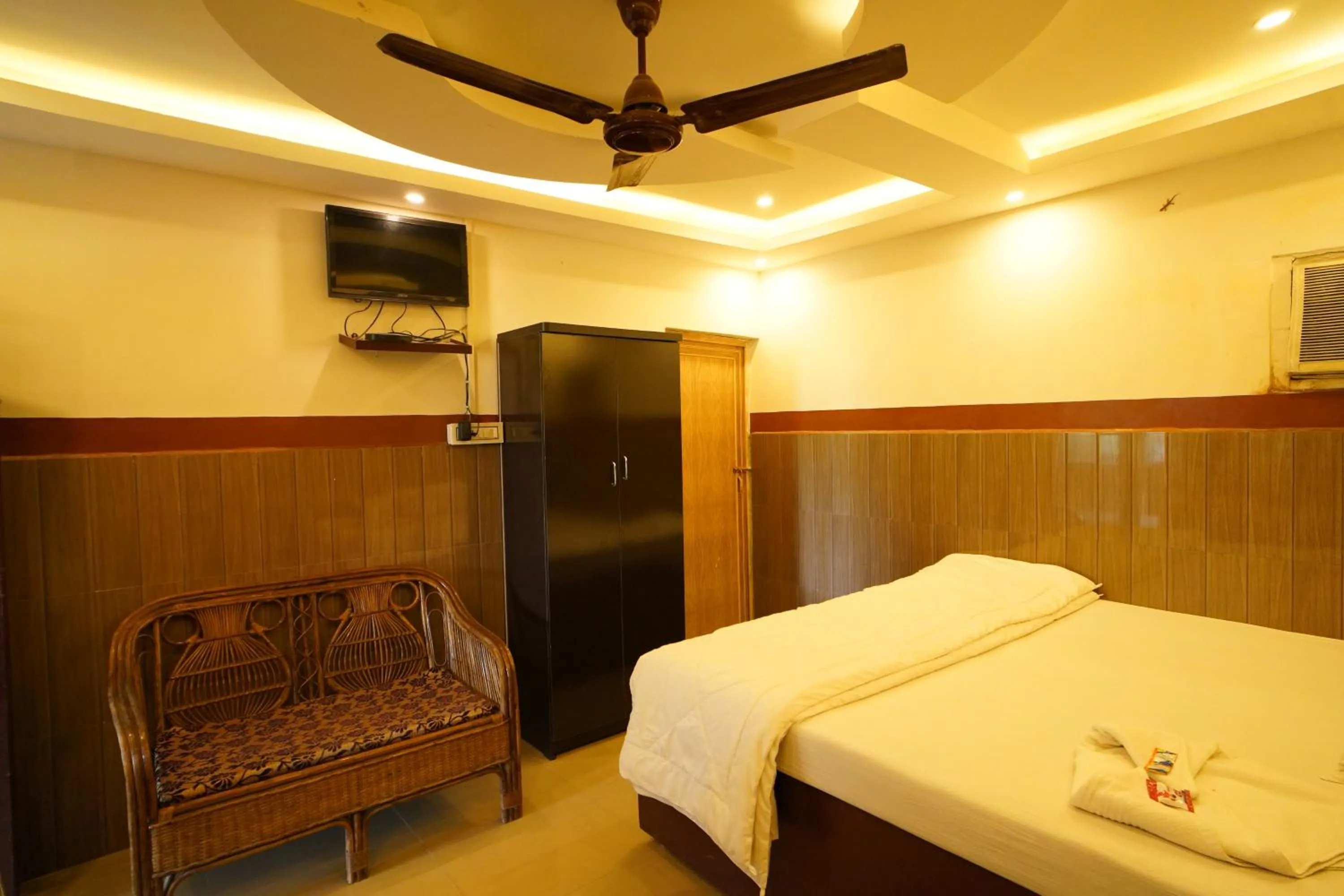 Property building, Bed in Lake View Village Resort